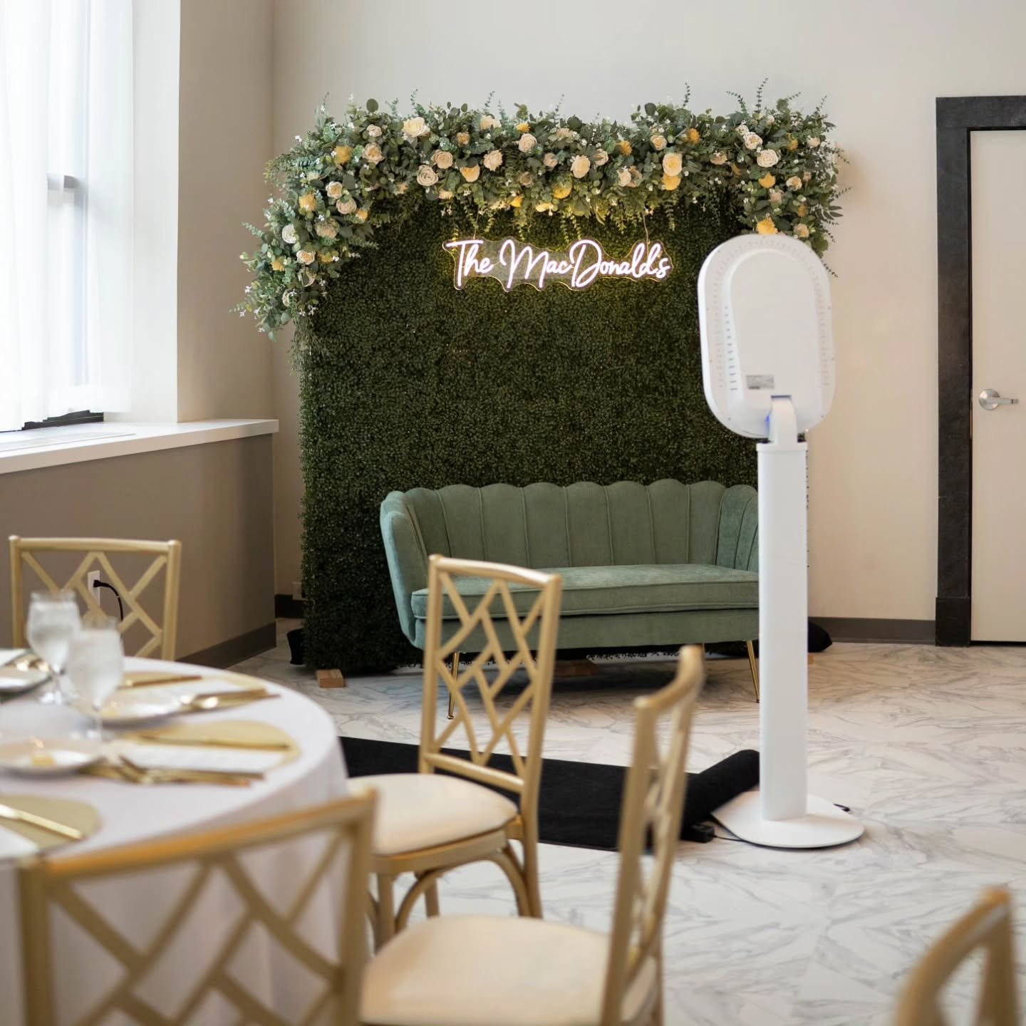 Got a few photos back from my August wedding. These neutrals were just divine.

📷 KM Creatives