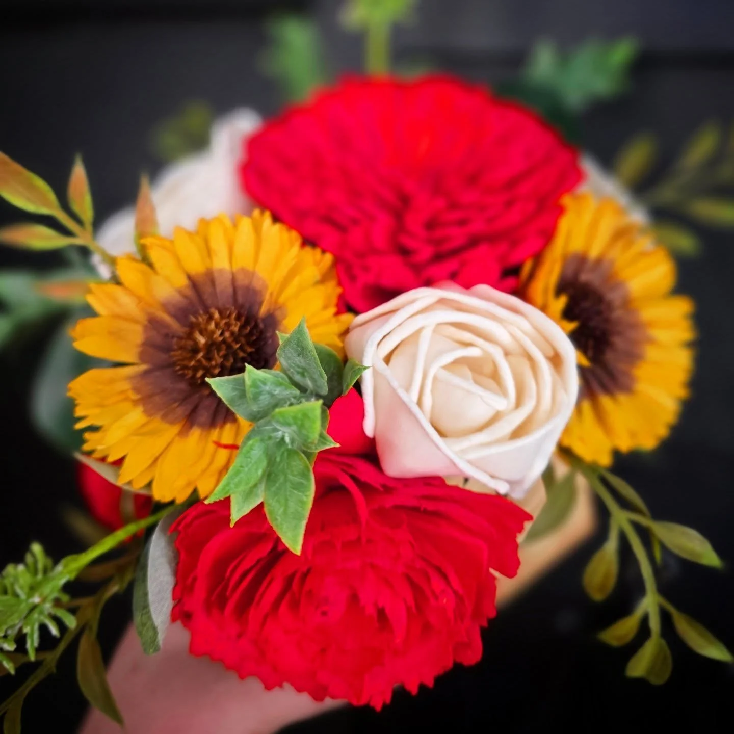 I'm baaaaaaaaaaack!

Every January, I go on a bit of a flower hiatus to recover, reset, and reorganize. This year's hiatus has crept a little into February for a few reasons, but mainly because my full-time corporate job has become significantly more