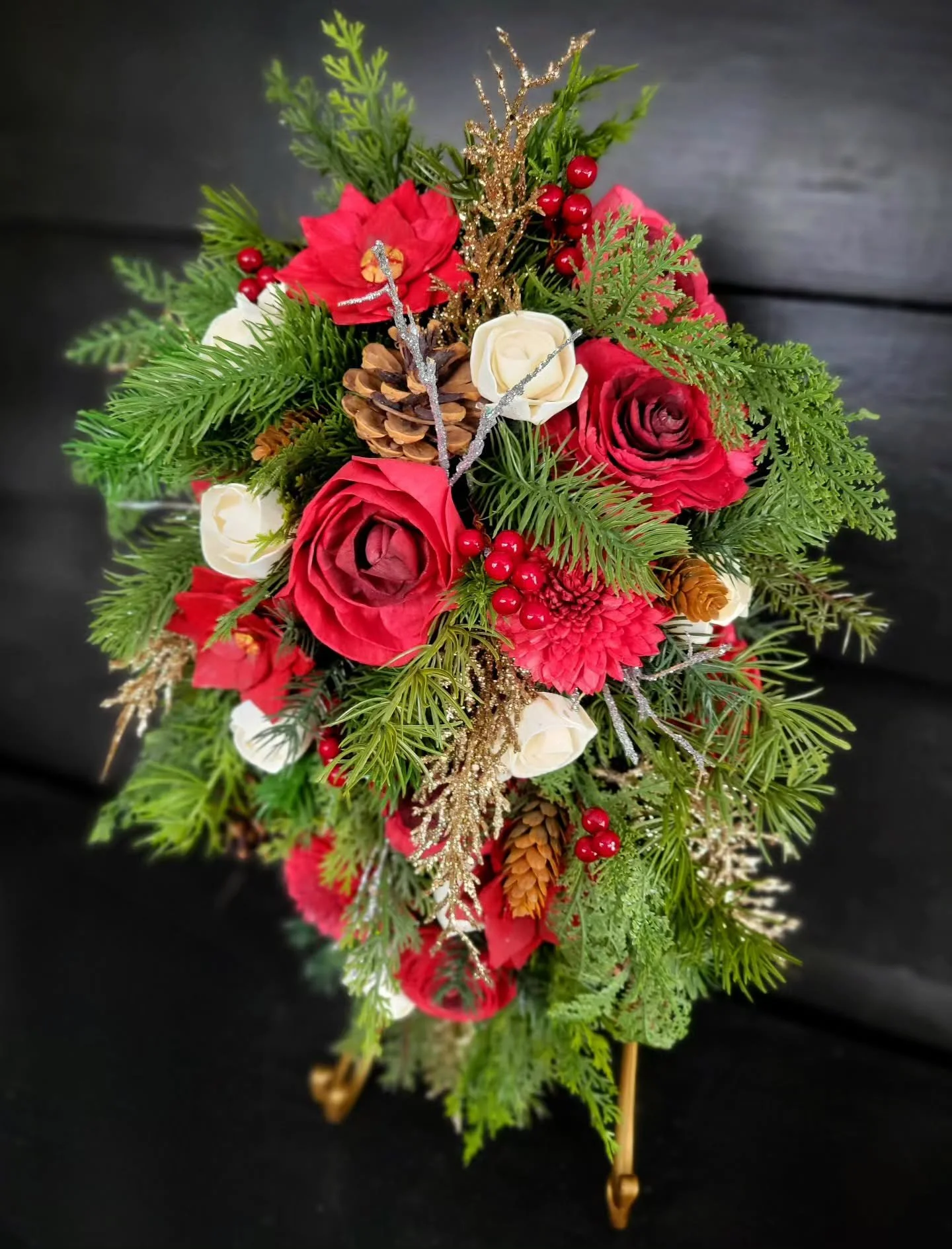 ✨️ A moment for the bride's beautiful bouquet ✨️

This cascade-style bouquet turned out so lovely, I decided it deserved its own post. 

I met the bride years ago at one of my first shows, and she kept my card all this time, taped to the underside of