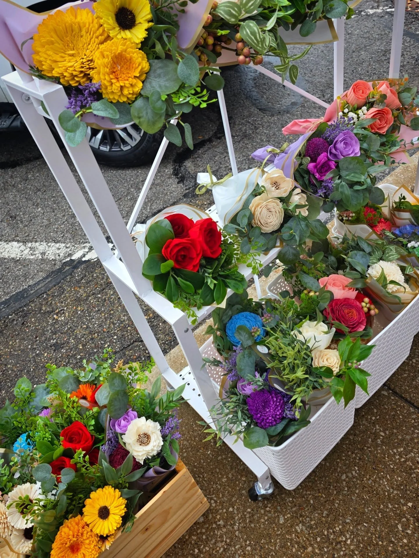 Need a last minute Mother's Day gift? How about a bouquet that will never die? I've got you covered--my wood flower bouquets are perfectly packaged and available TODAY in downtown Wadsworth for the Craft and Herb Festival!