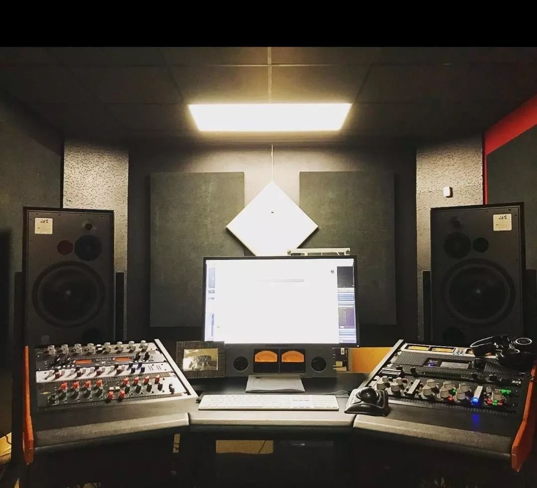 This is what Sound Anchors is all about... upgrading sound one room at a time!&nbsp;

Thanks for the mention @townsendmastering &quot;Finally.... upgrades have been implemented. It&rsquo;s wild what a #sterlingmodular desk and #soundanchor speaker st