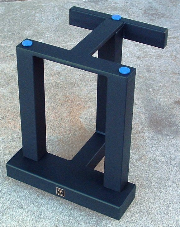 Metal Speaker Stands: The Acoustical Advantage
