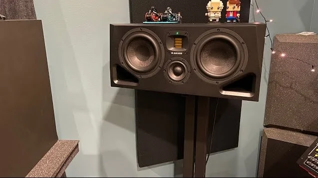 @Thesolutionband set the ADAM Audio A77H monitors on our Sound Anchors ADJ1 adjustable stands. 

The ADJ1 provides rock-solid support with flexible height adjustment, making it the perfect match for monitors like the A77H.

#soundanchors #speakerstan