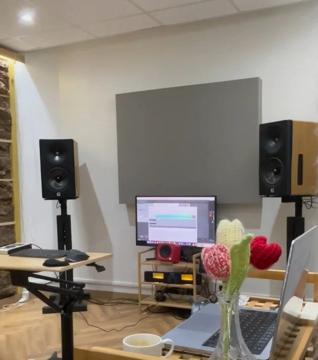 @boring.vic recently shared a view of the delivery of his first masters from the new room at @octavoxstudio 

This studio features our compact ADJ stands, specifically designed for the Dutch and Dutch 8c monitors. 

#soundanchors #speakerstand #speak