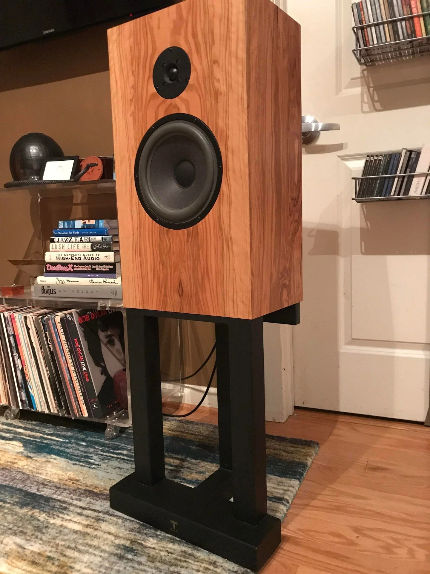 &quot;My Sound Anchors 3-post stands are a worthwhile investment...rock solid.&quot;

📷 Audiogon forum - &quot;Jond&quot;

#soundanchors #speakerstand #speakersoundquality #improvespeakers #speakersound #montiorsoundquality #monitorstand #makespeake