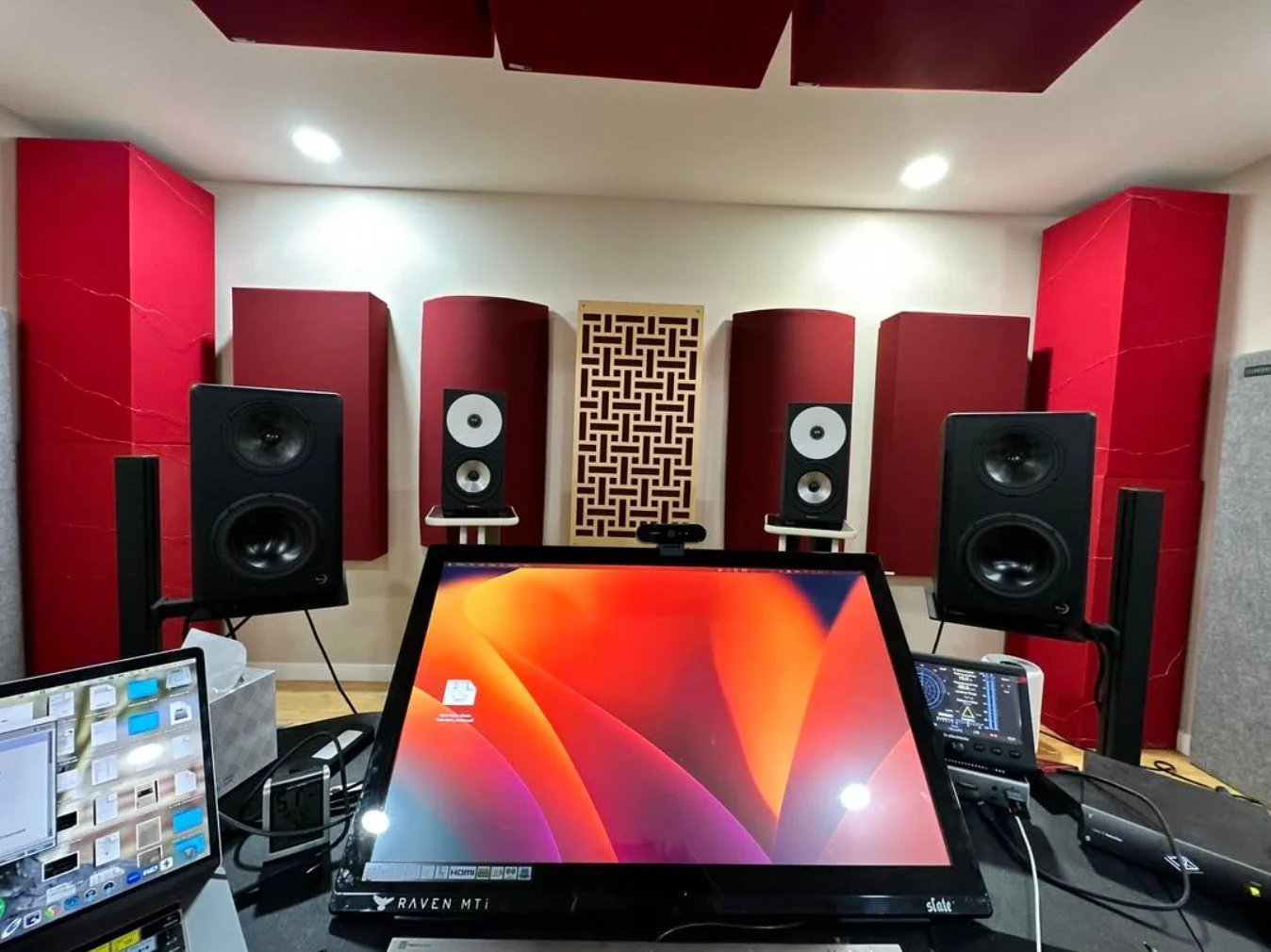 From @wellsgordonmusic showing off his Sound Anchors speaker stands

#soundanchors #speakerstand #speakersoundquality #improvespeakers #speakerequipment #prospeakerstand #studioqualitysound #studiodesign #studioequipment #monitorstand #speakerequipme