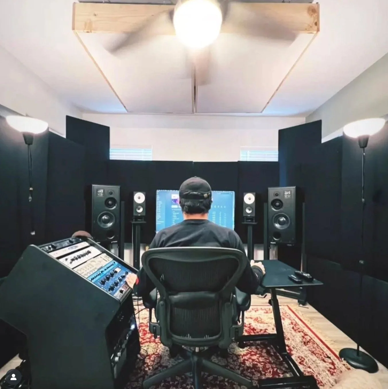 Repost from brainsmusicstudio of this sweet studio setup with our stands. 👏🏼

#soundanchors #speakerstand #speakersoundquality #improvespeakers #speakersound #montiorsoundquality #monitorstand # #speakerequipment #prospeakerstand #studioqualitysoun