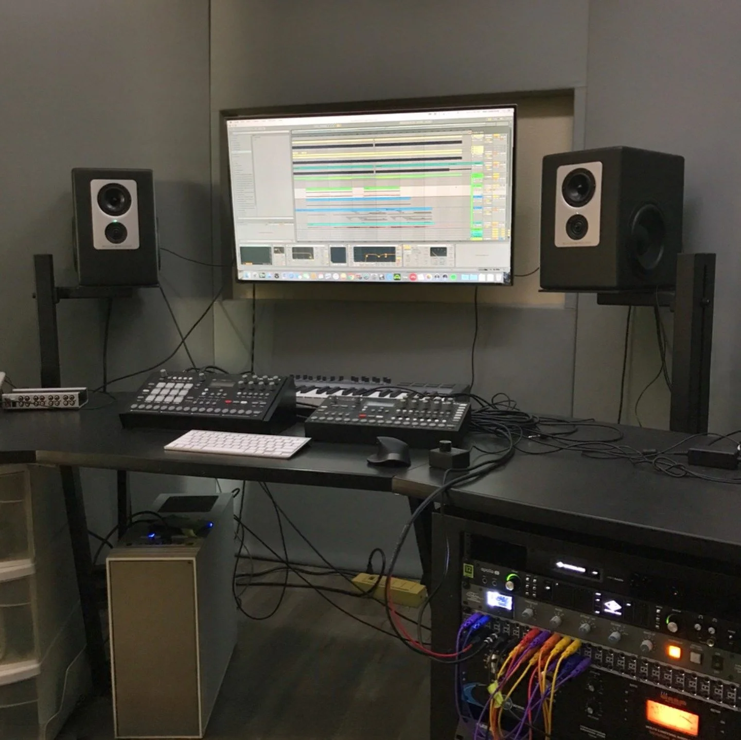 Proud to be part of this @mattsal studio with our stands supporting the upgrade to new @barefootsound Footprint01's

#soundanchors #speakerstand #speakersoundquality #improvespeakers #speakersound #montiorsoundquality #monitorstand #makespeakerssooun
