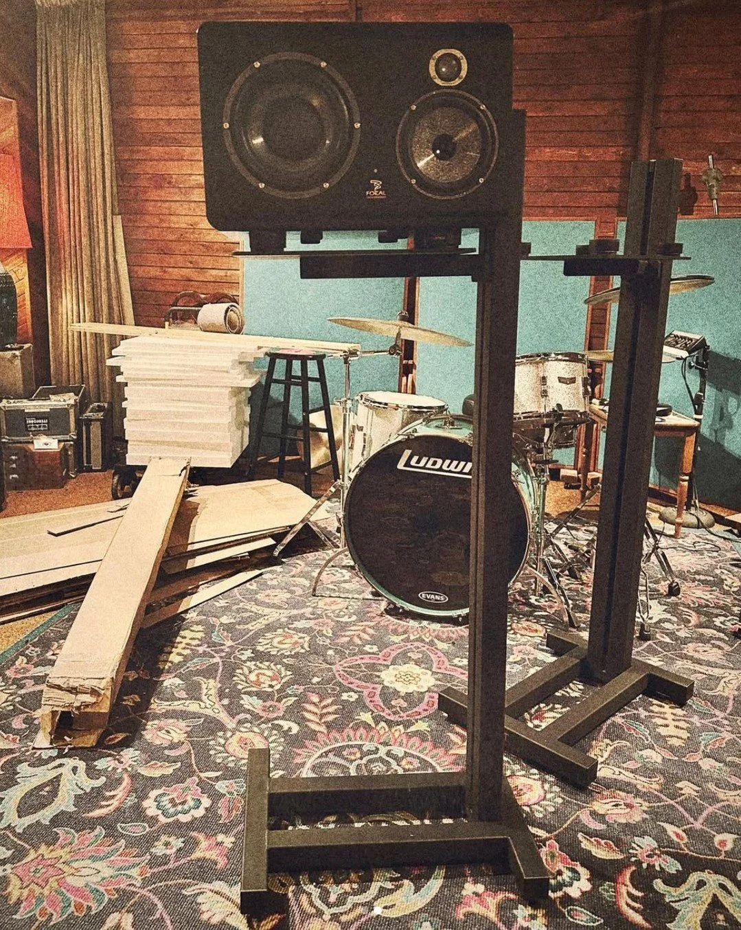 From @paulyeemusic
"The strong silent type. Big shout out to Sound Anchors for the best stands out there."

We appreciate the shout out Paul! 

#soundanchors #speakerstand #speakersoundquality #speakersound #montiorsoundquality #monitorstan