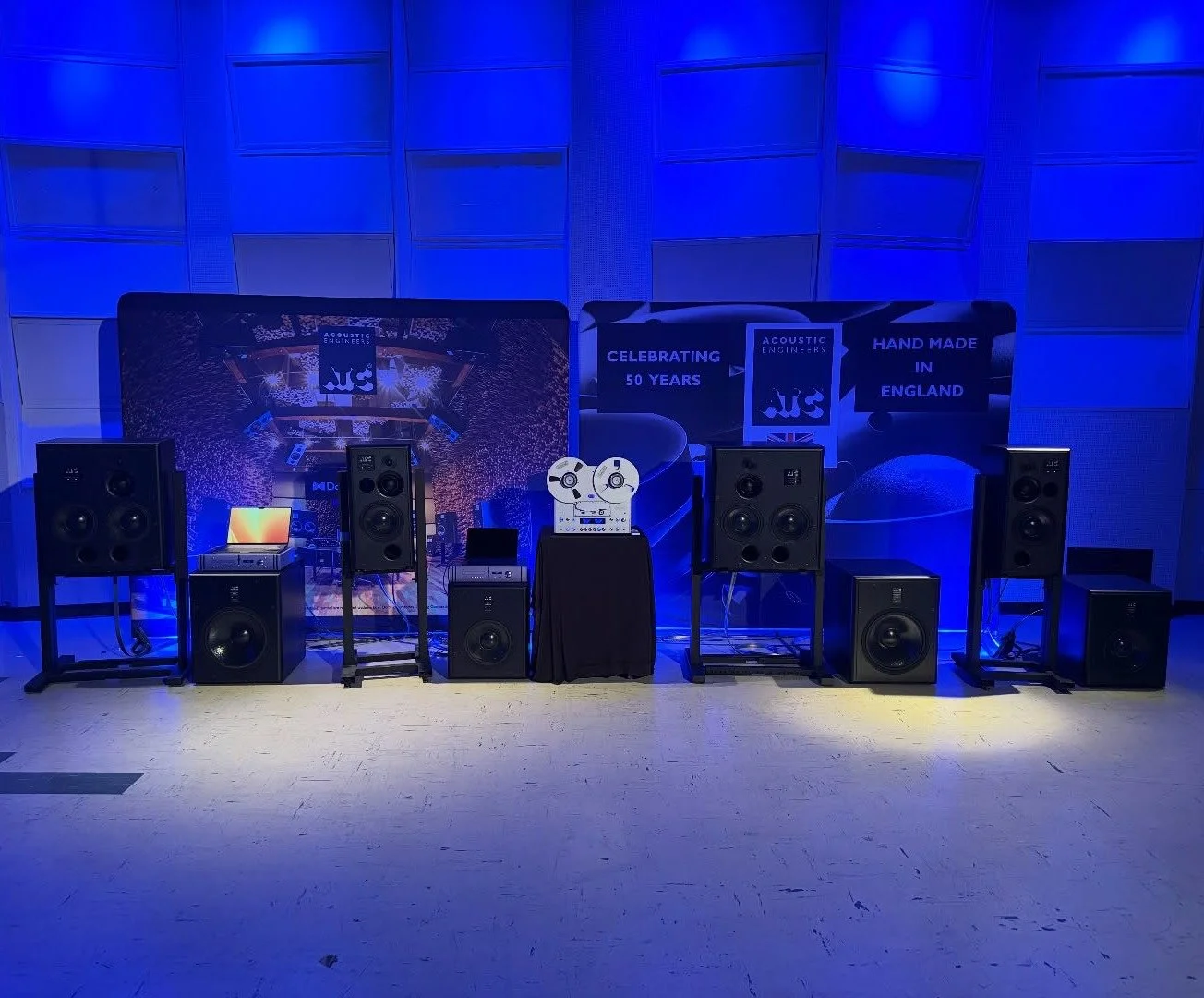 From @transaudiogroup, an event set up including our speaker stands supporting @atc_loudspeakers at the iconic @eastweststudios !

#soundanchors #speakerstand #speakersoundquality #improvespeakers #speakersound #montiorsoundquality #monitorstand #mak