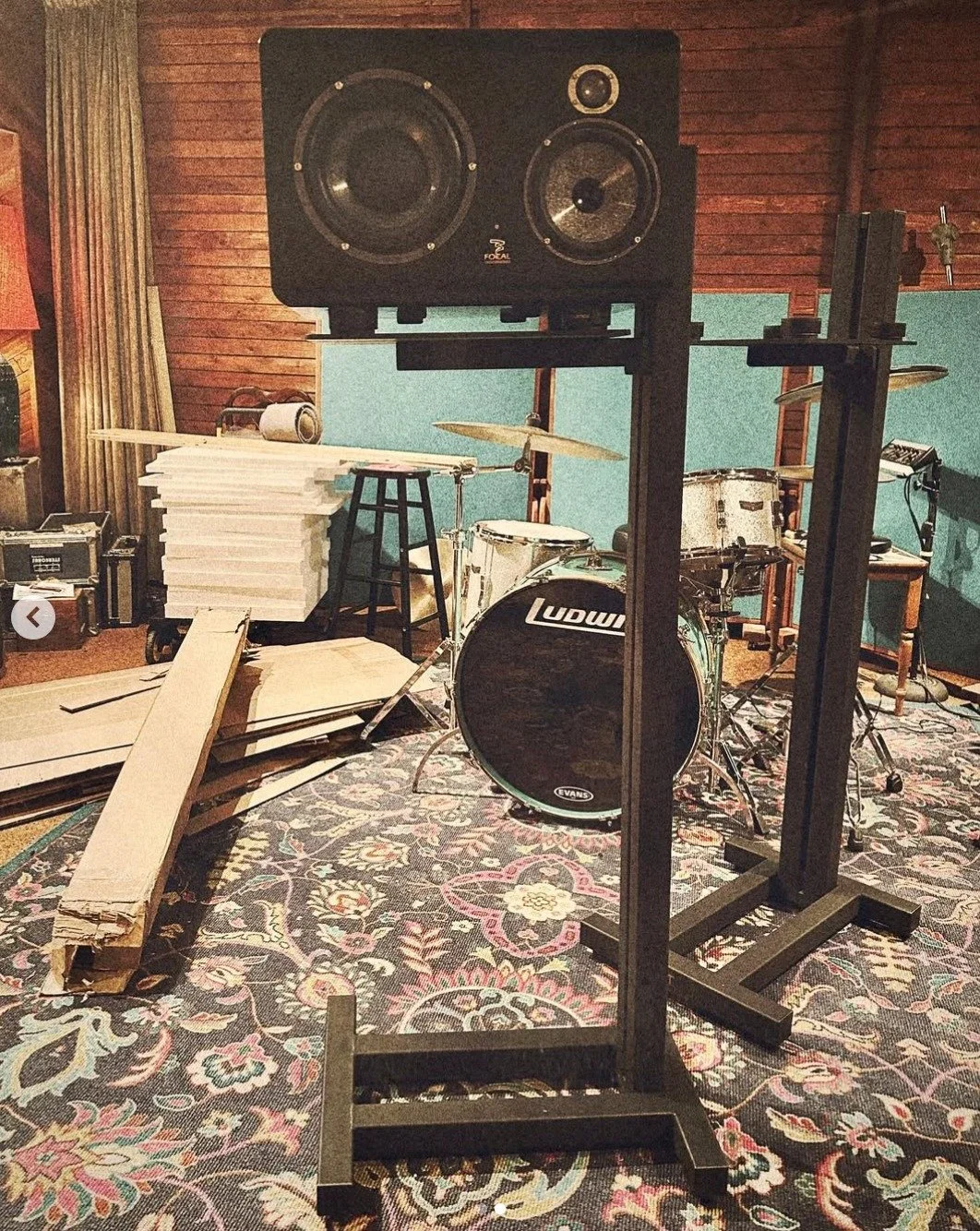 Thank you @paulyeemusic for mentioning us in your post. We love seeing customers enjoy our stands! 

"The strong silent type. Big shout out to Sound Anchors for the best stands out there." -@paulyeemusic

#soundanchors #speakerstand #speake