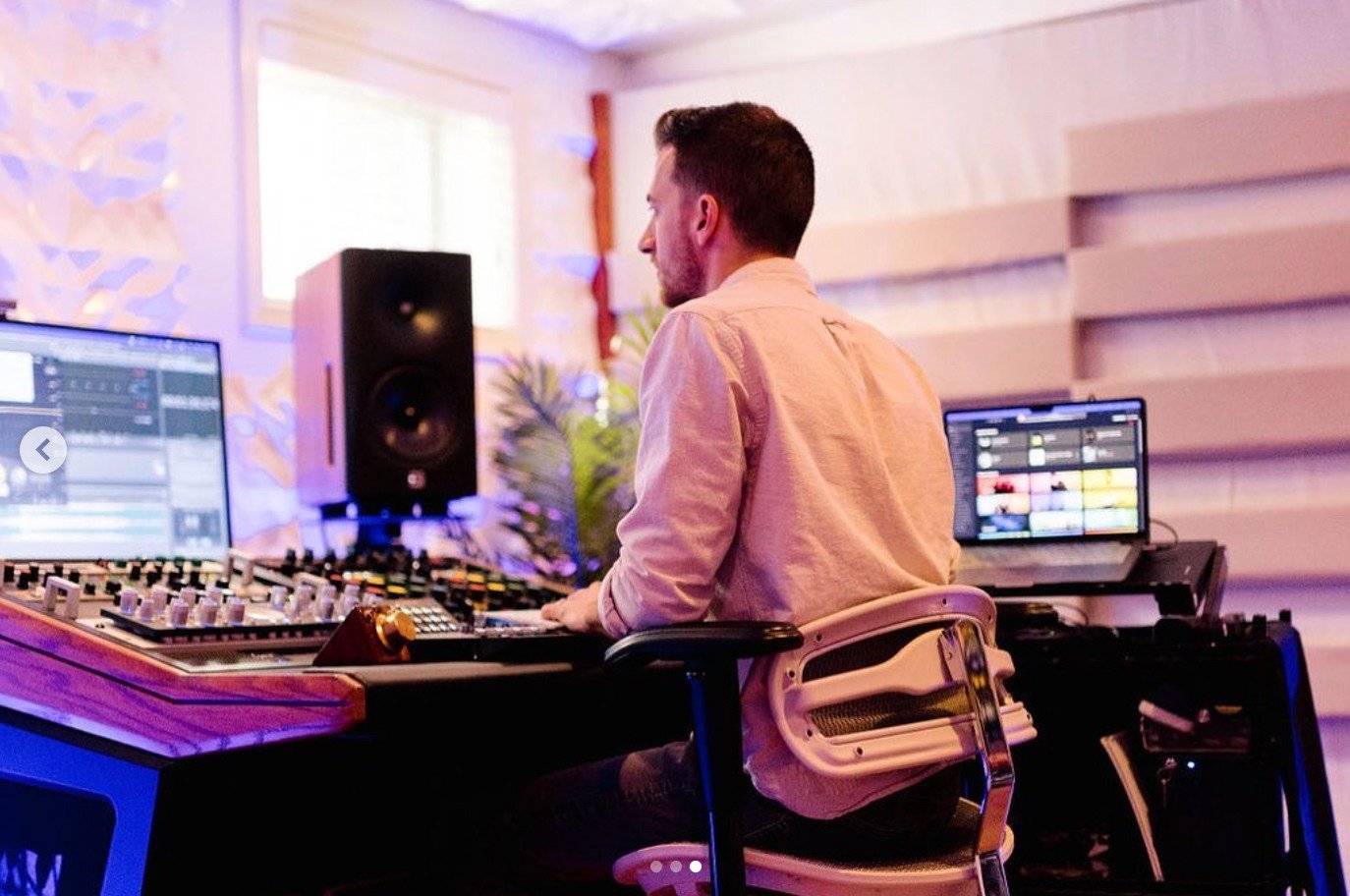 Our speaker stands providing a foundational portion of @nickstetina_mastering studio. He is a mastering engineer located outside of Chicago. 

#soundanchors #speakerstand #speakersoundquality #improvespeakers #speakerequipment #prospeakerstand #studi