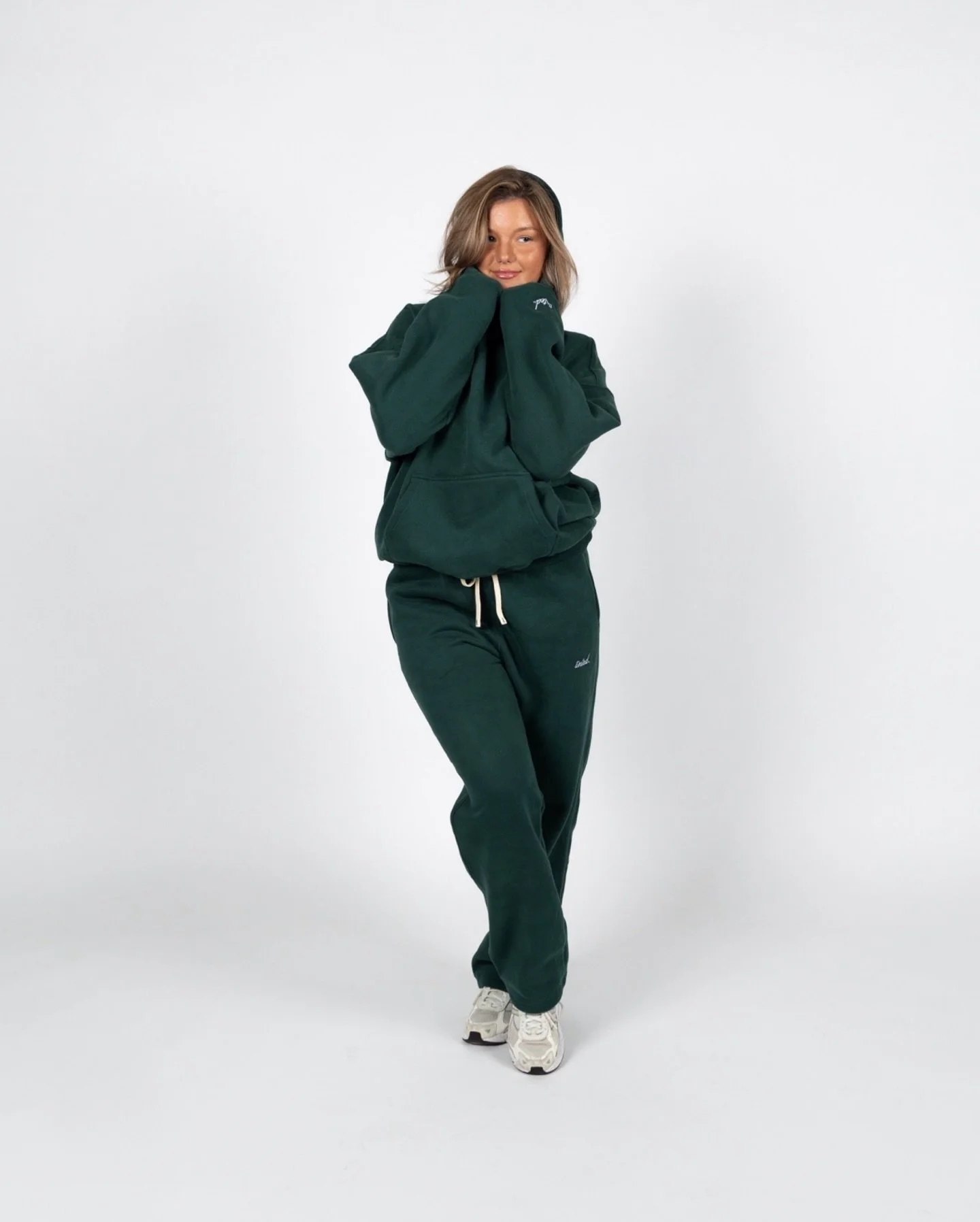 It&rsquo;s officially fall so who&rsquo;s trying to be snug as a lil bug in a rug ? @tinted.apparel 

in frame: @hayleeyd 

vancouver photographer / vancouver photography / fall fashion / branding / apparel shoot / cozy sweats

#vancouverphotographer