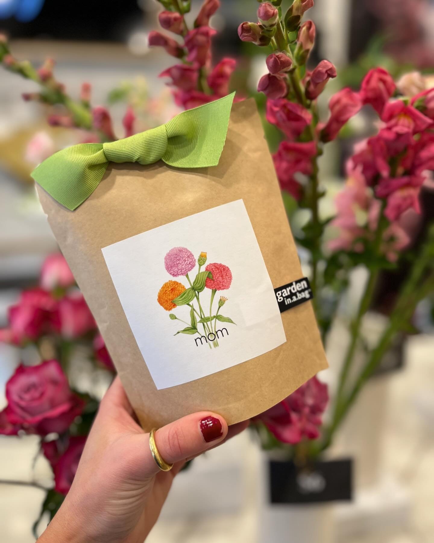 Mother&rsquo;s Day is this weekend ❕❕❕
this is your friendly reminder to order your mom flowers 🌷
+ drop by the shop to pick her up a cute gift 💝
