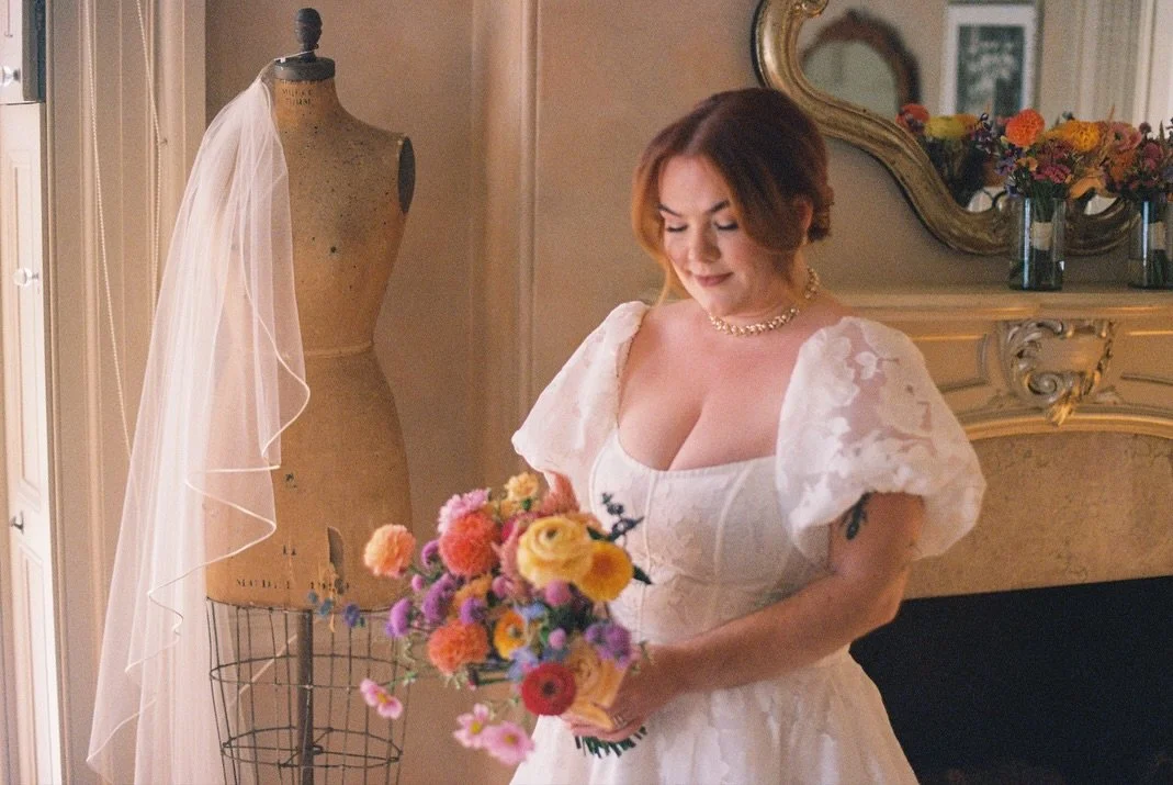 bride &amp; bouquet on film 🎞️

📽️ @lovemedophoto