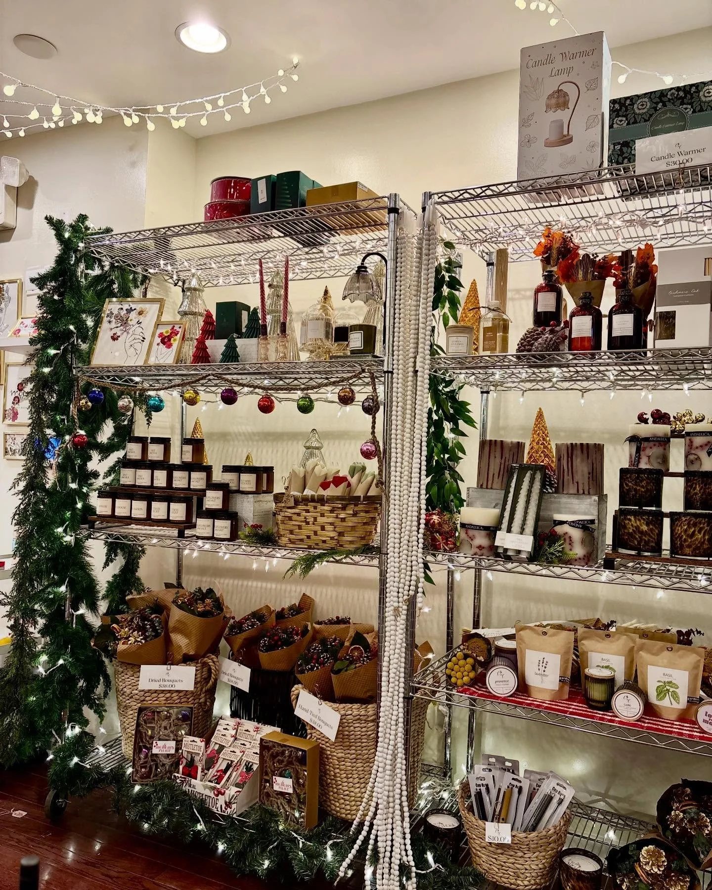 Here this weekend for all your holiday needs! 🎁 
Gifts, wreaths, garlands, candles + of course&hellip; all the fresh and dried florals 🎄🌹
+ spiked cider 🍎🍻