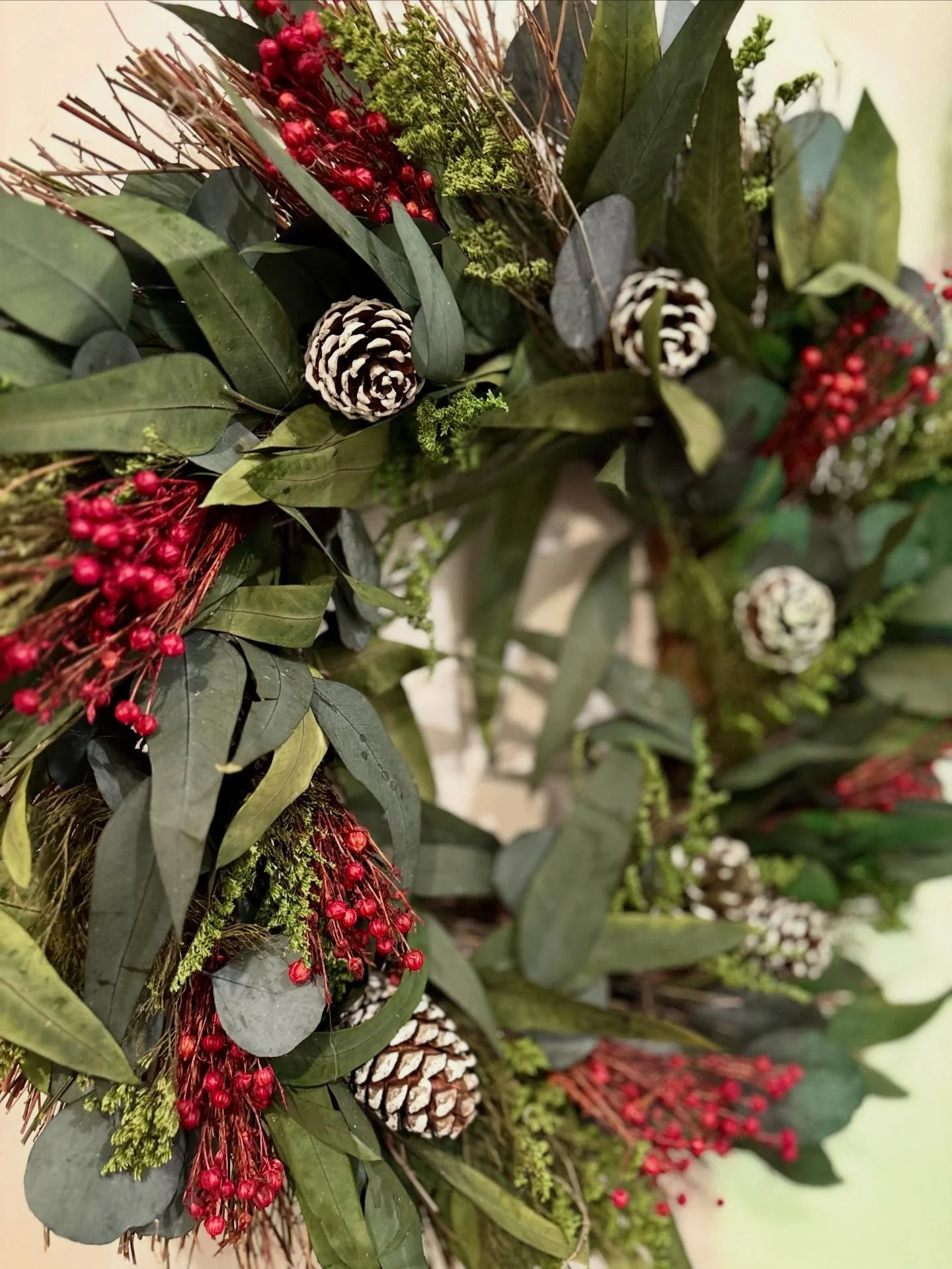 Pop-up 🎁 11am - 7pm
Flower Shop 💐 11am - 6pm

Happy holiday shopping 💝