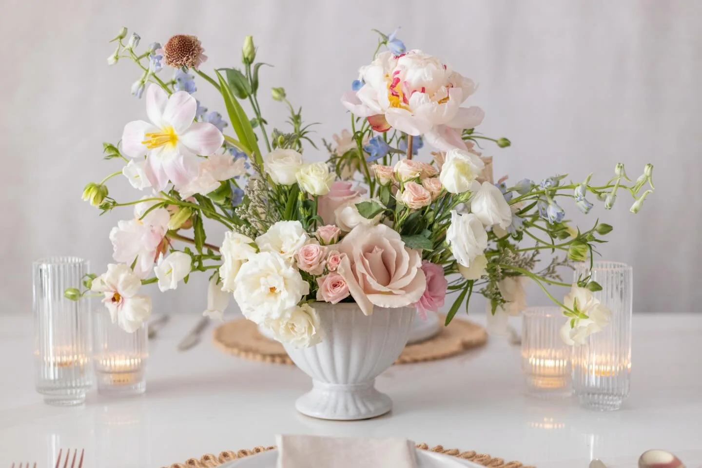 feeeeeeling springy - our garden arrangement is the perfect statement piece to welcome spring to your home! 🌸🌿

available on our daily menu 💚