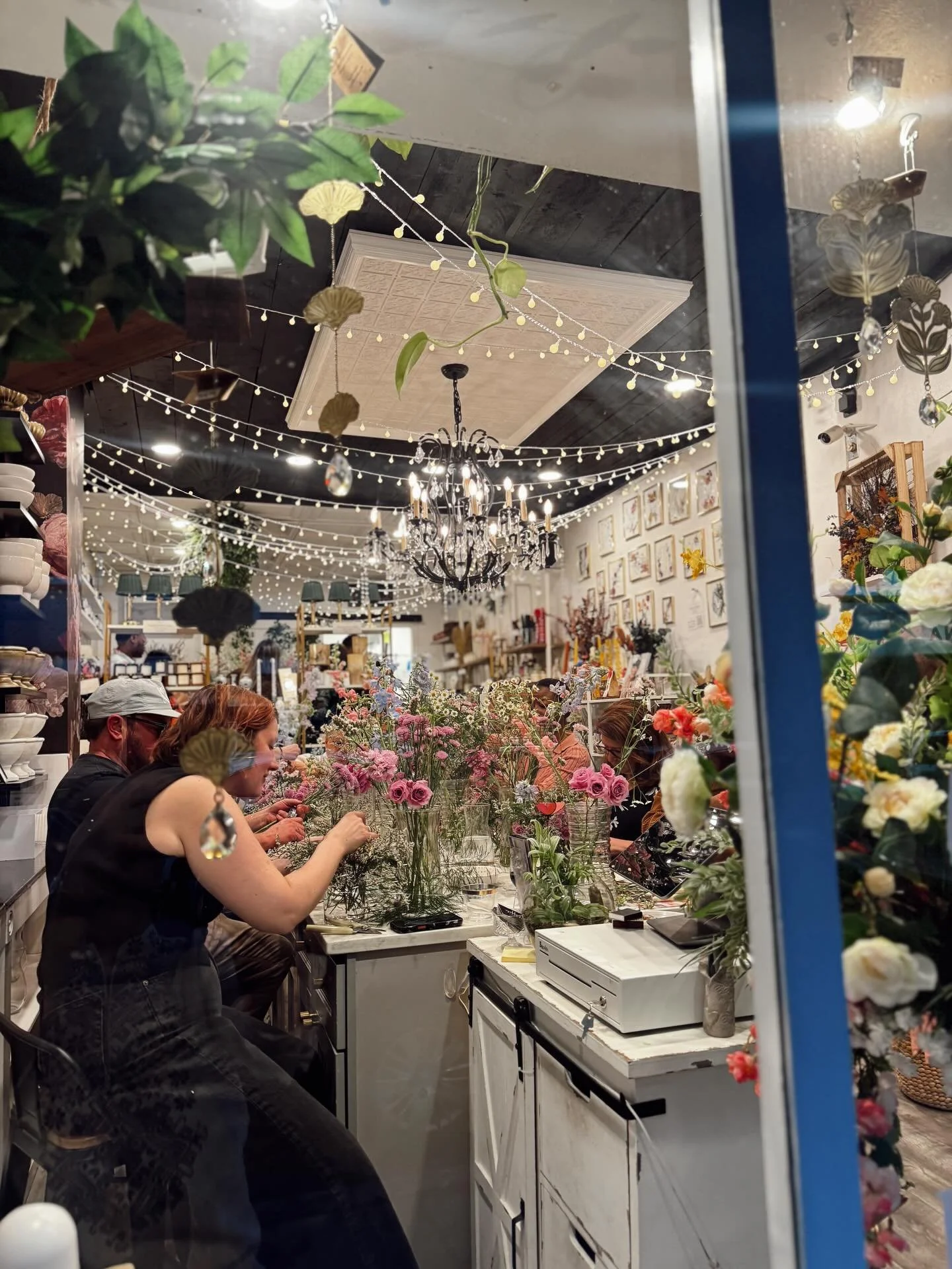 We have a fun lineup of florals &amp; cocktails workshops coming up 🌸🍸 Visit our website to see what&rsquo;s ahead!