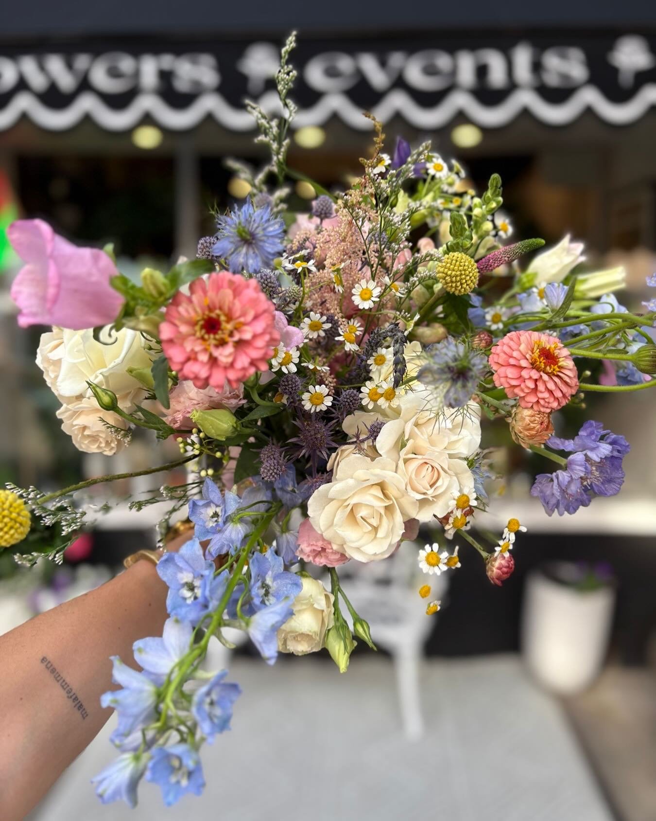 Happy Friday 🌸 It&rsquo;s a beautiful day to treat yourself to some flowers &mdash; or if you still haven&rsquo;t picked up something for Mom, swing by the shop! We&rsquo;re fully stocked with tons of gorgeous flowers ready to go for Mother&rsquo;s 