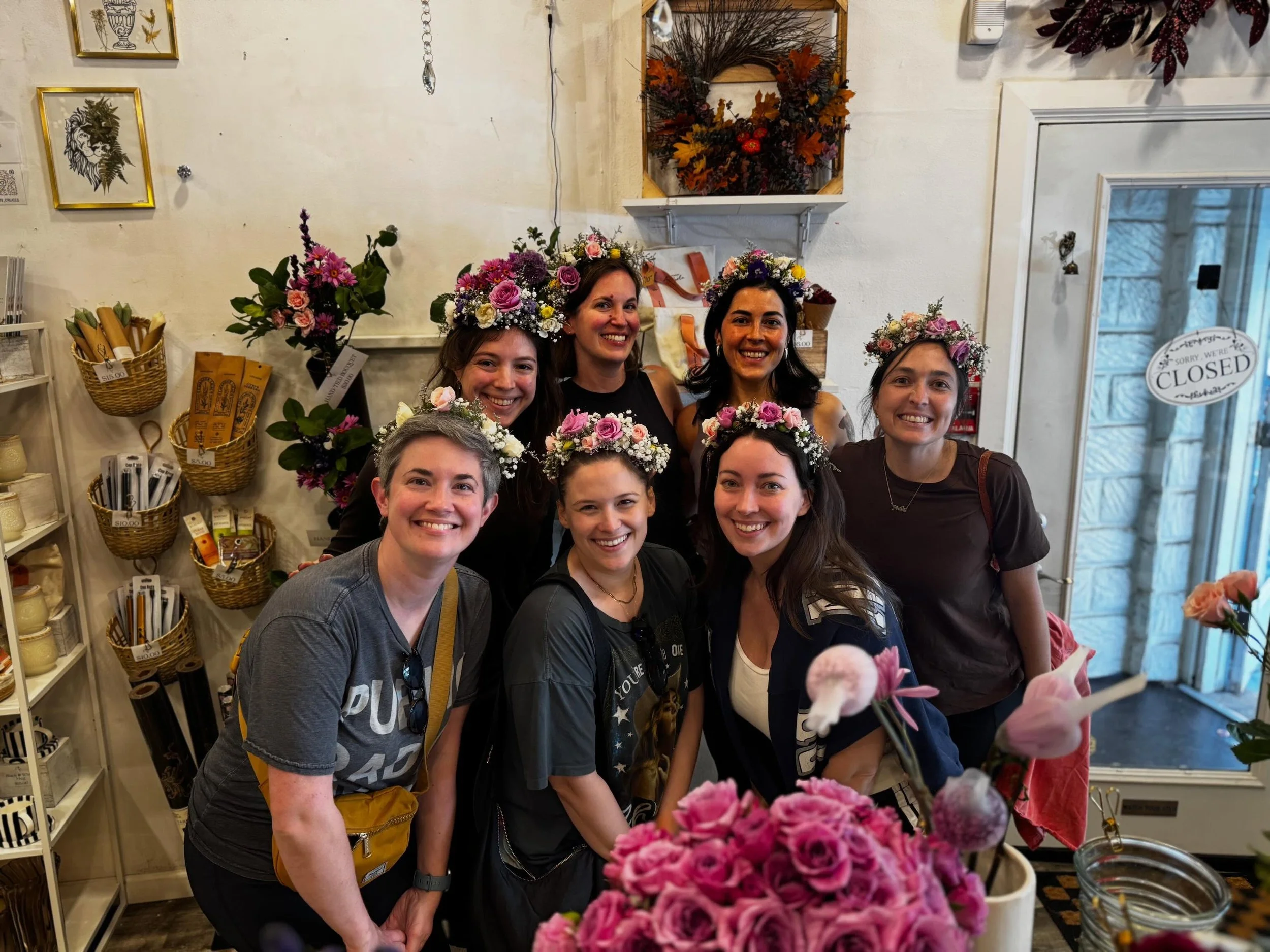 Flower crown workshop led by our flower crown queen @sofignonblanc_ 

Head to our website for more info on all of the workshops we host! 🥂🌷🎊