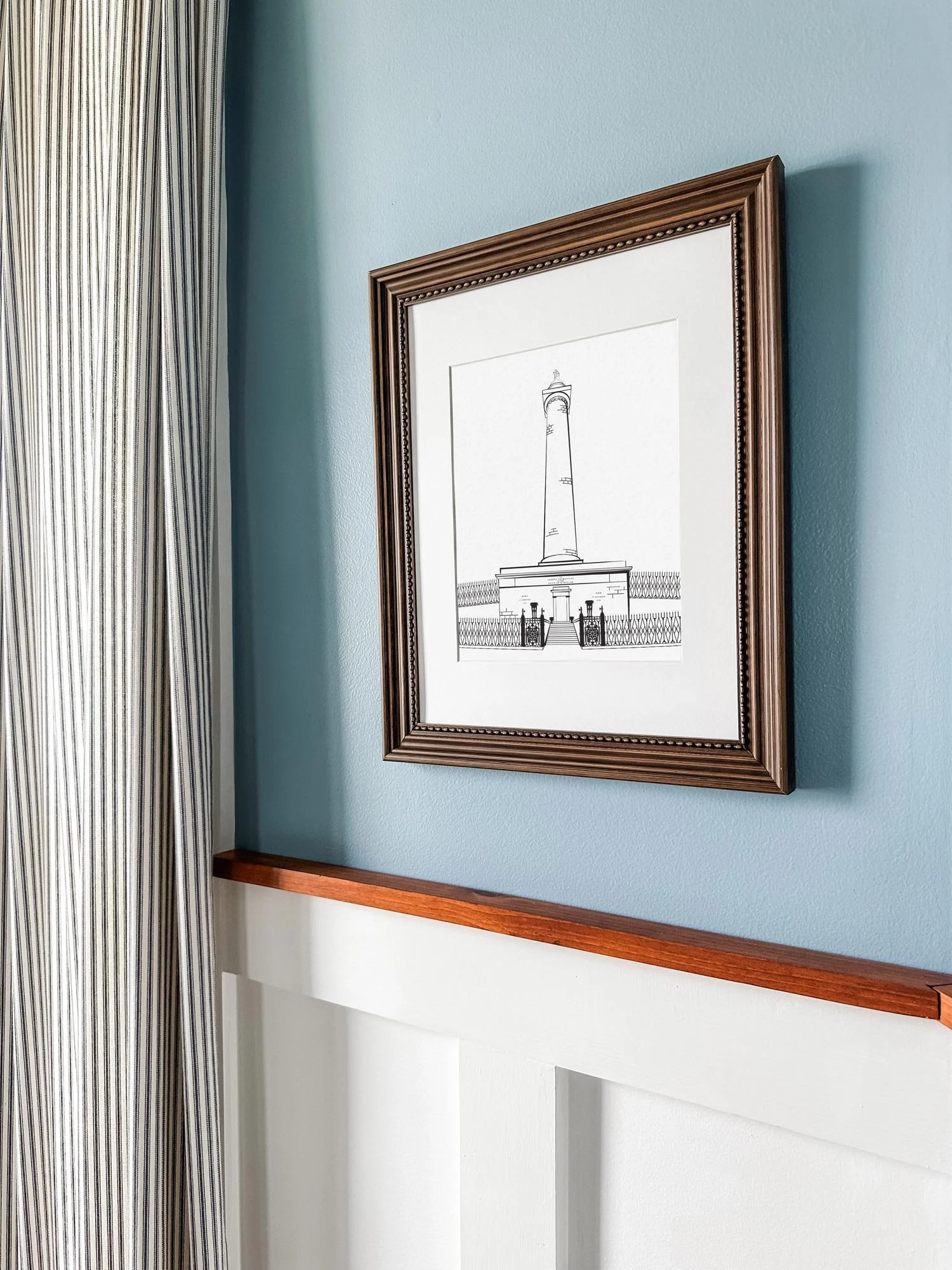 Minimalist line art illustration of Baltimore's Washington Monument.