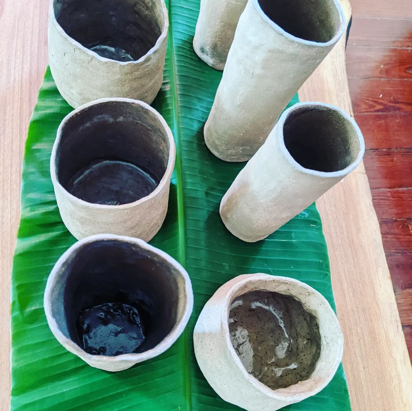 ✨✨You can now get a funky, one of a kind, handmade ceramic vase when you order flowers online from us! These adorable pinch pot vases were made by @fme504, a New Orleans-based Design studio. We're booked with deliveries this week, but have availabili
