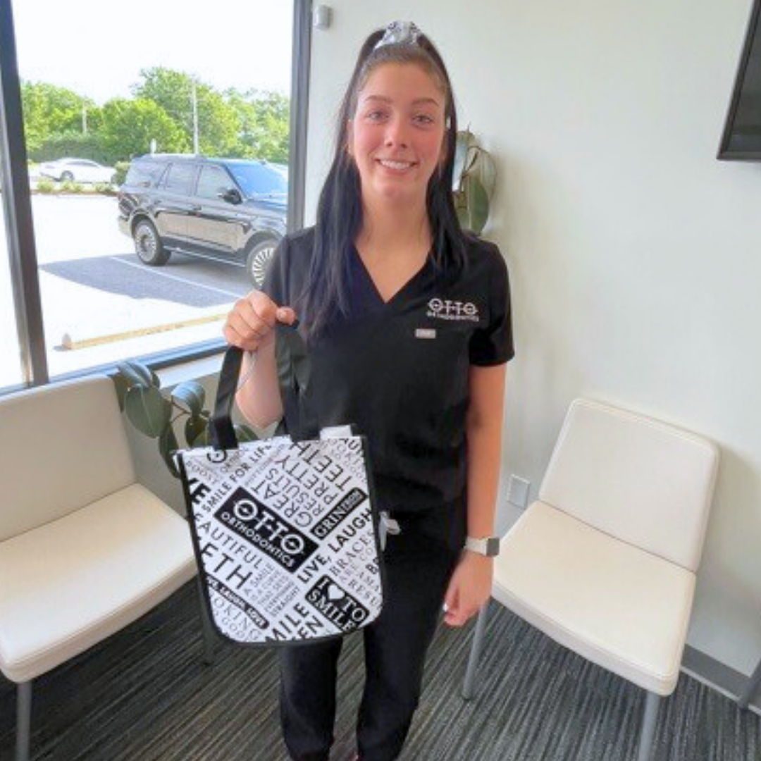 Lululemon-style insulated lunch tote