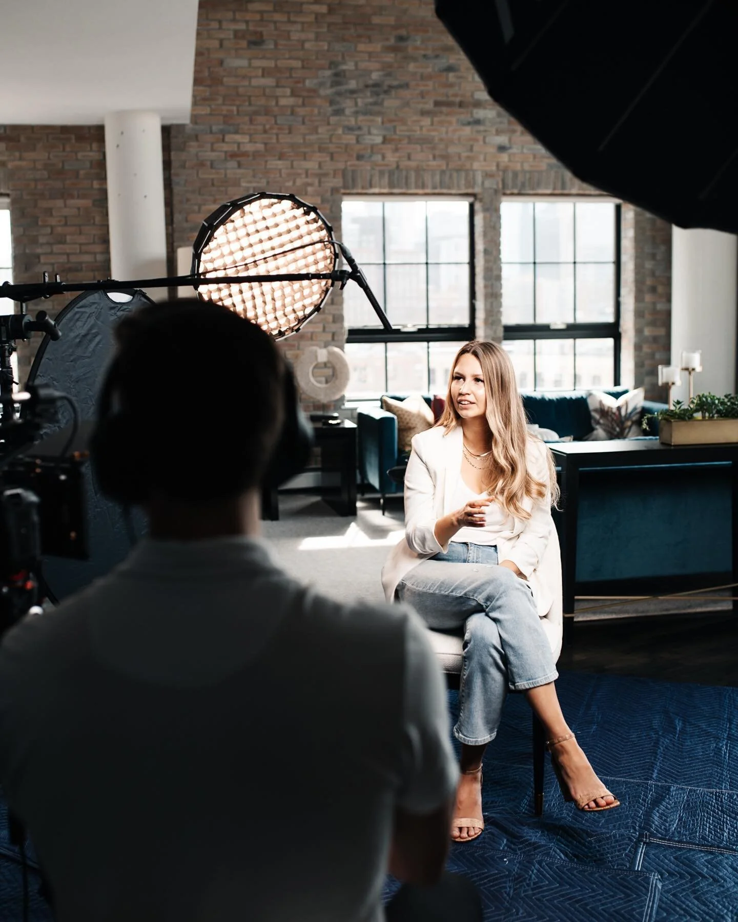 Your people are your power‼️

Often, the most impactful aspects of what sets your business apart from your competitors are the human touches: the energy, the experience, and the care involved in the transaction.

Why are these important? 

Because, a