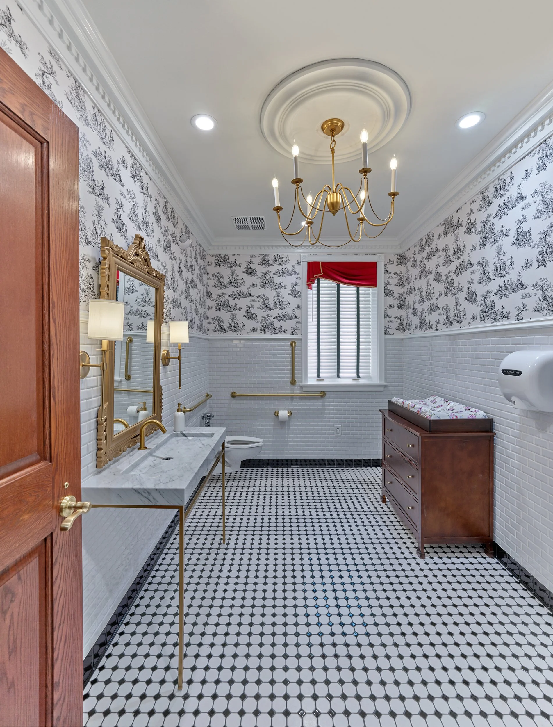 washington-memorial-chapel-patriots-hall-bathroom.jpg