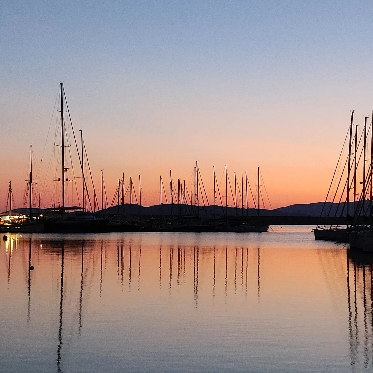 Sunset photo dump Sardinia🌅🌄
.
.
.
#sardinia #sardiniasunset #sardegna #sardinien #sardiniensonnenuntergang #sunset #sunsetlovers #sunsetphotography #instasunsets #sunsethunter #sunsetmountain #italytravel #vacationvibes #vacationgoals #travelinspi