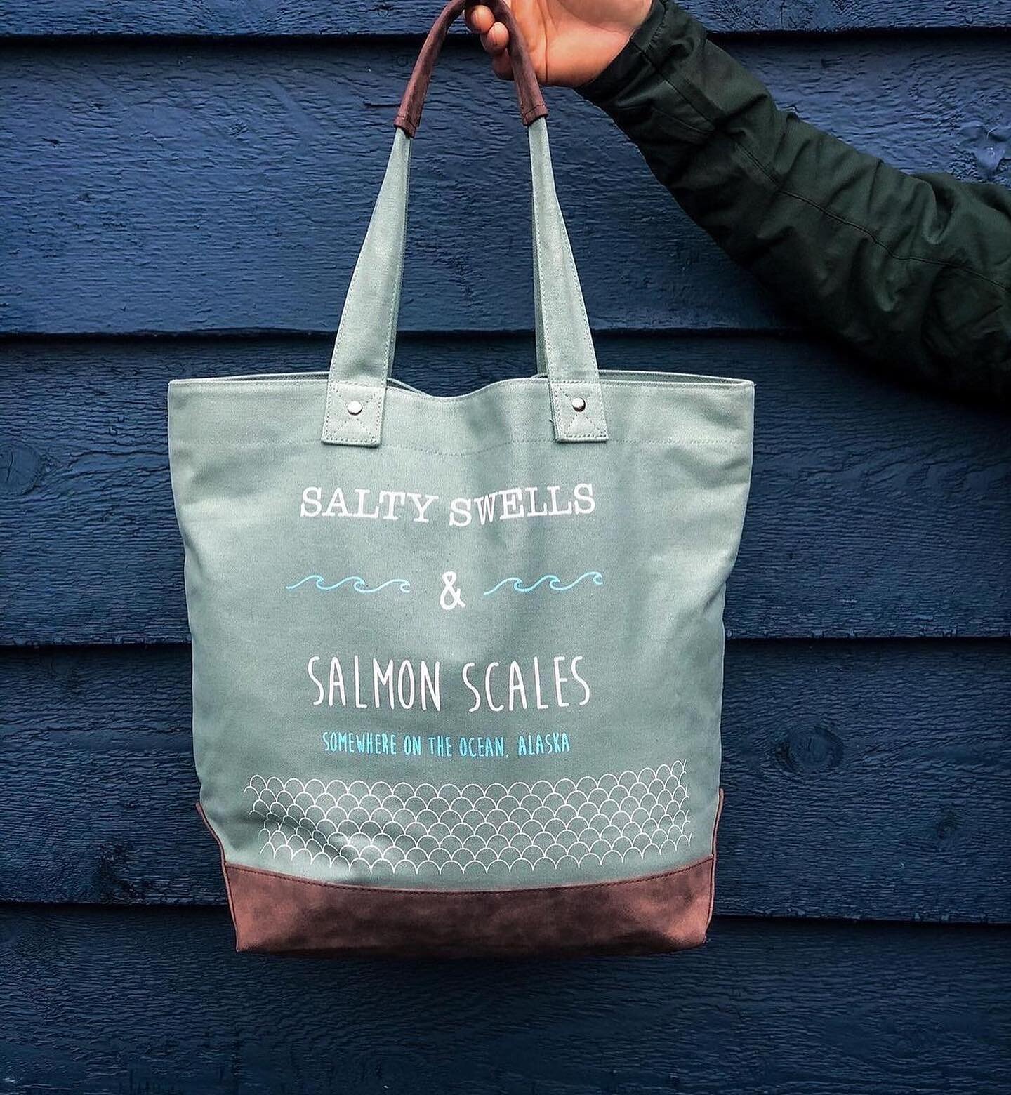 The cutest tote bag. 👛 Our Salty Swells &amp; Salmon Scales tote bag comes in four different colors. Check them out! Link in our bio. 🎉