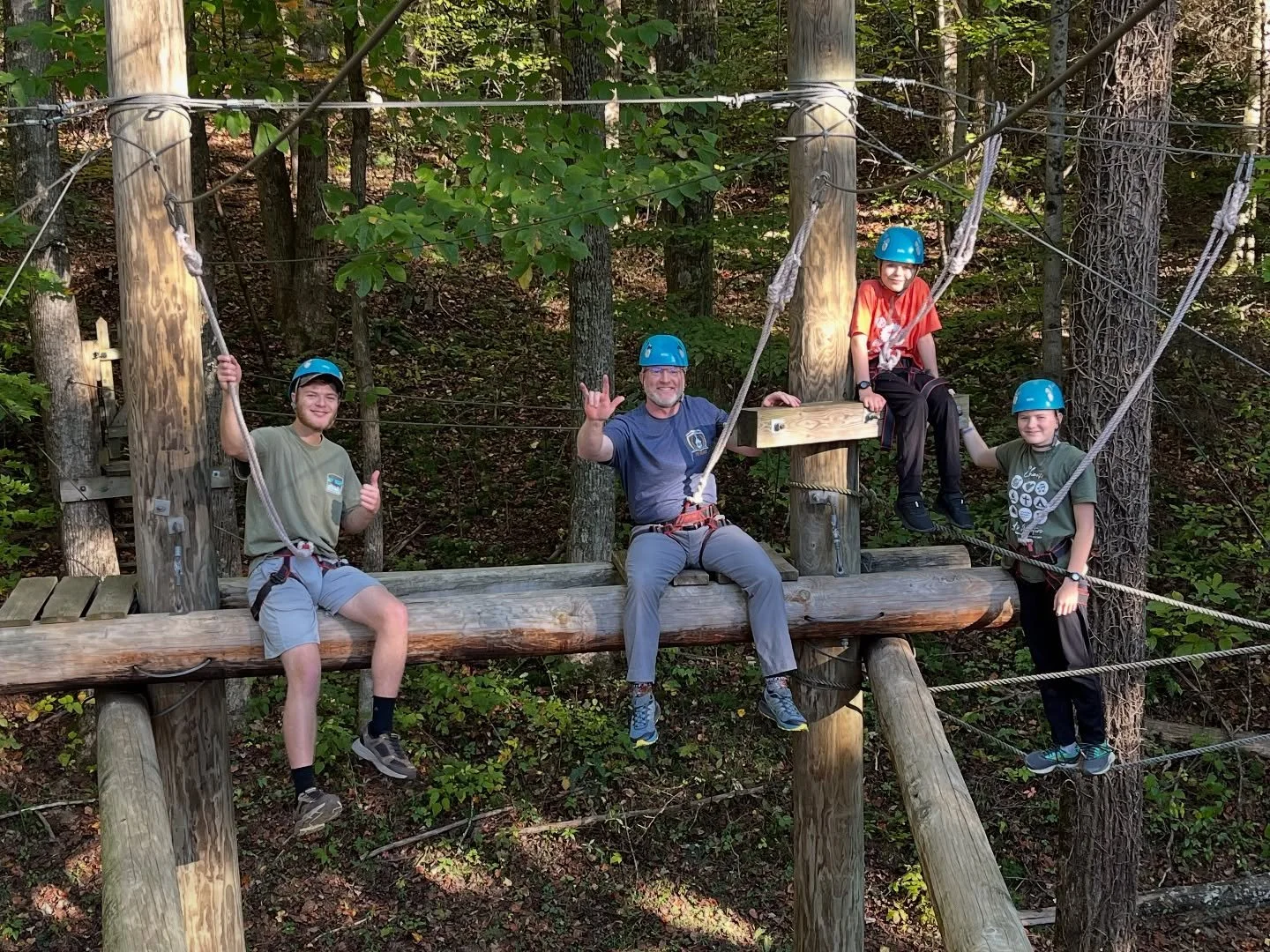 A nice fall day is even better when you&rsquo;re on the high ropes course! 🪾What is your favorite part of this challenge course? 

#alpineadventureswv #highropescourse #alpineministries