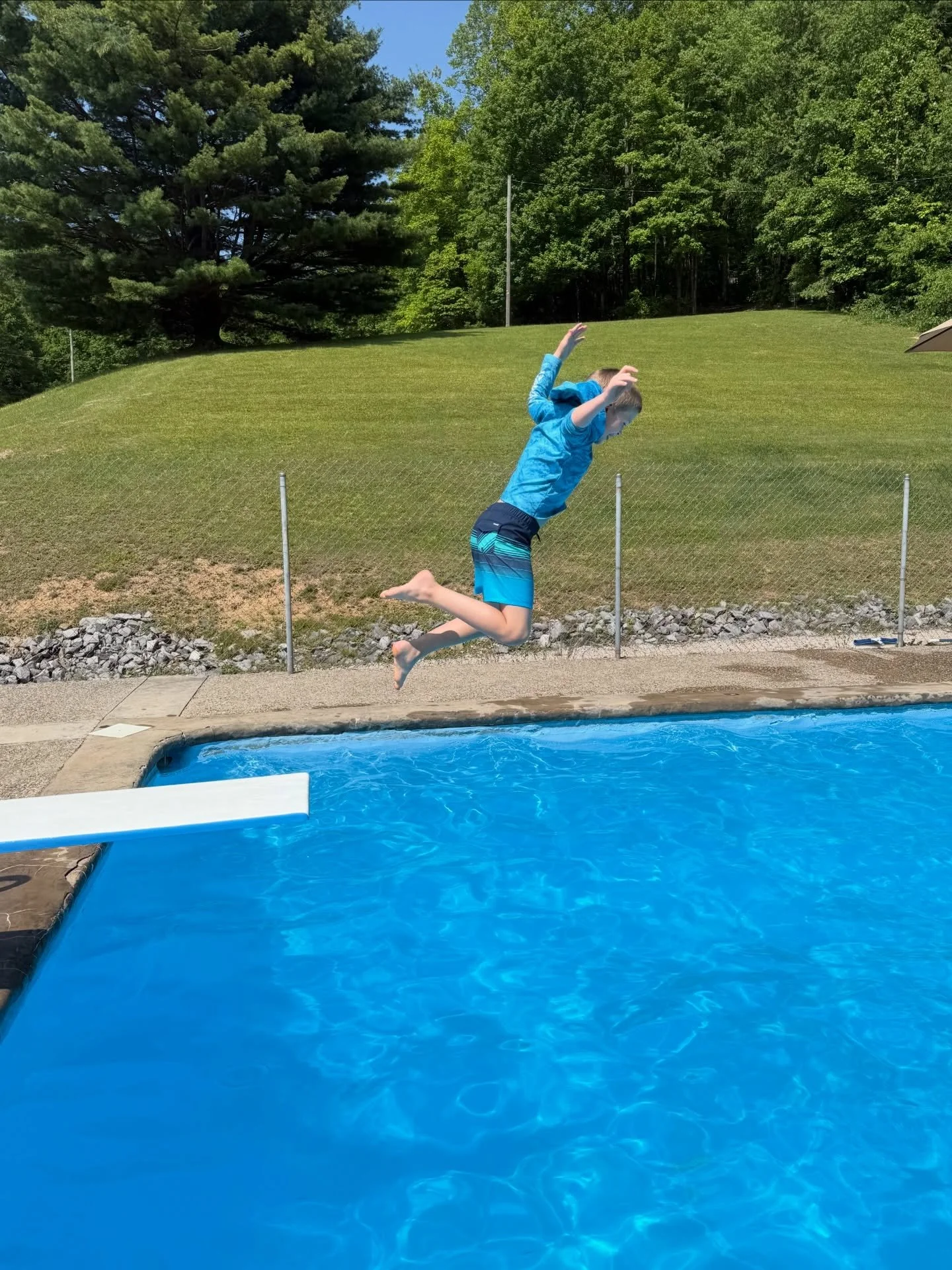 Are you a certified lifeguard? 🛟 Jump into an open lifeguarding position at Alpine Ministries this summer! 

We are looking for a lifeguard to oversee campers as they make a splash at the pool this summer! Details and applications are available onli