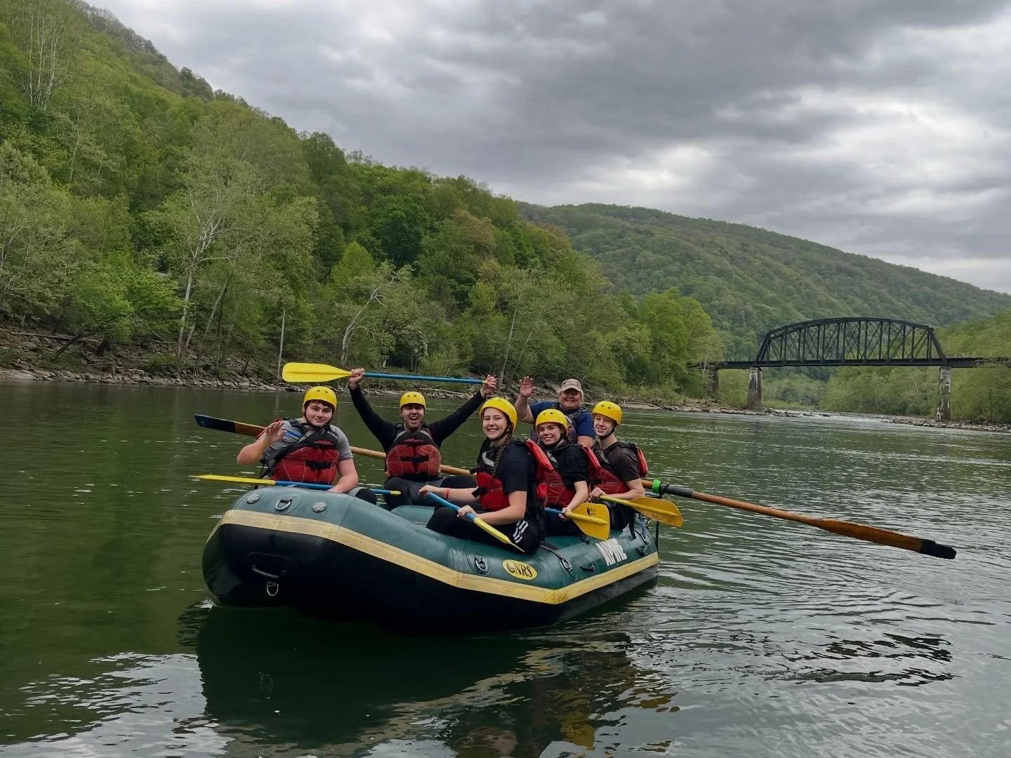 Rafting season has officially begun, with several trips already underway! 🛶 
What&rsquo;s your favorite part about rafting the New River with Alpine? 

#alpineministries #alpineadventureswv #whitewaterrafting