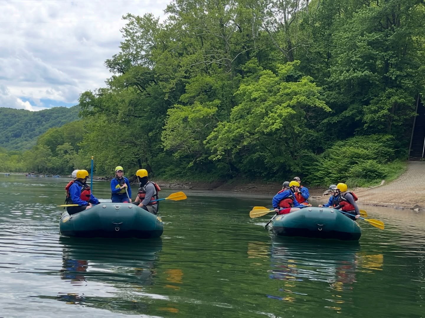 On the river is our favorite place to be! 🌊

#alpineadventureswv #whitewaterrafting #alpineministries