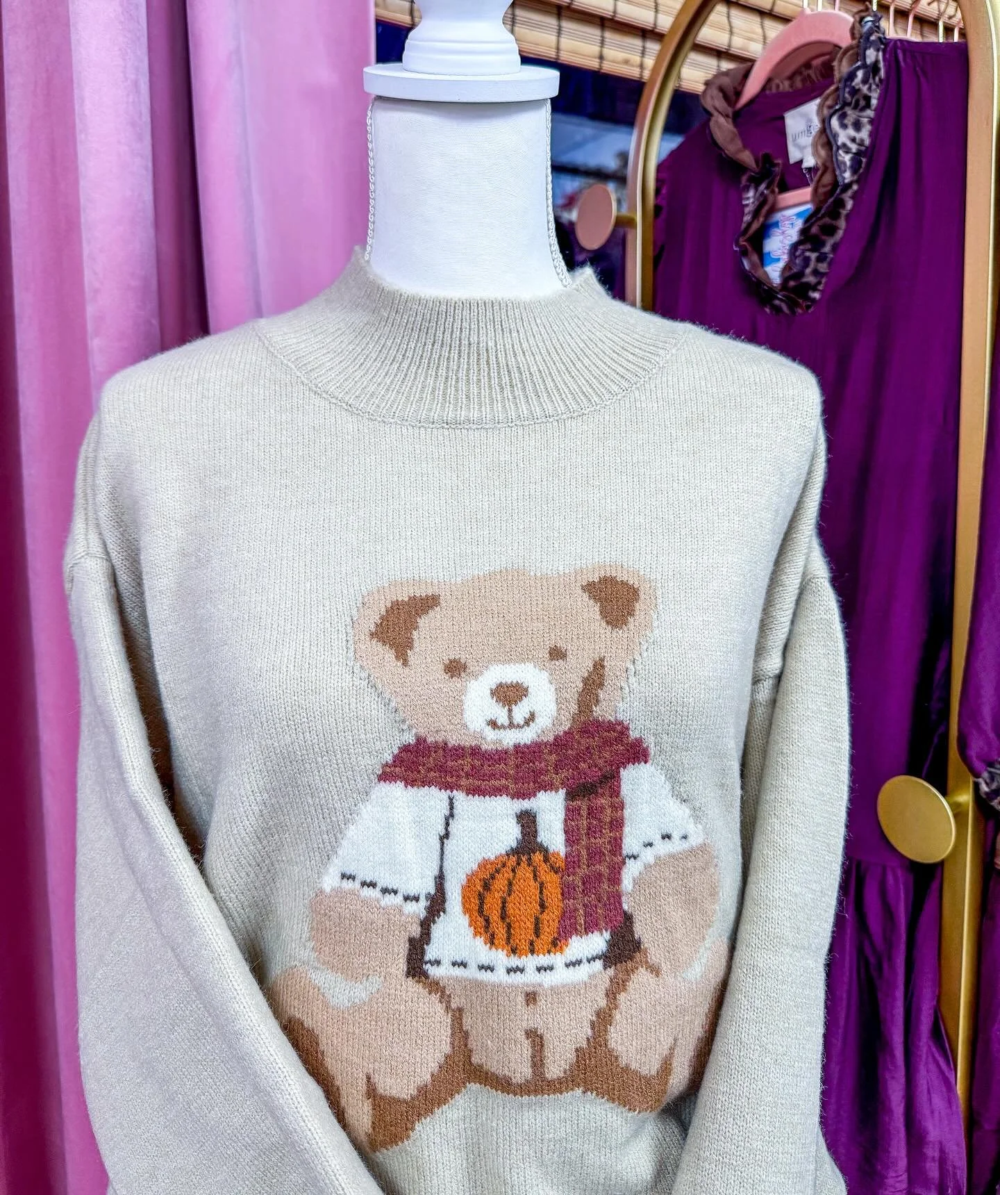 What&rsquo;s trending this season? 

🐆 leopard 
🌲 camouflage (both fashion AND hunting) 
🤎 browns &amp; deep purples 
🩵 denim vests 
🧥 barn jackets
💃🏻 tulle skirts
🟡 large gold buttoned sweaters 

And&hellip; 

🐻 TEDDY🐻