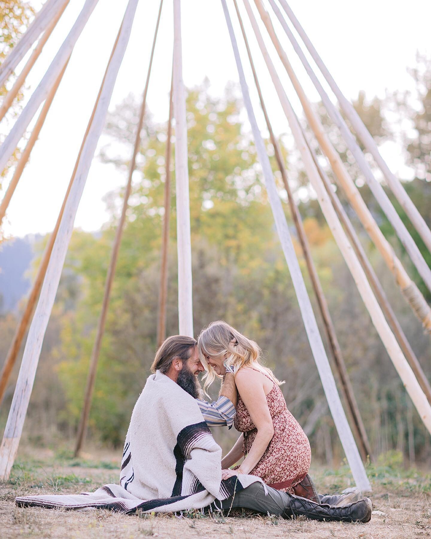 😍 What a beautiful day&mdash; full of romance and laughter at their amazing home. &ldquo; Sandy &amp; Dan 💕