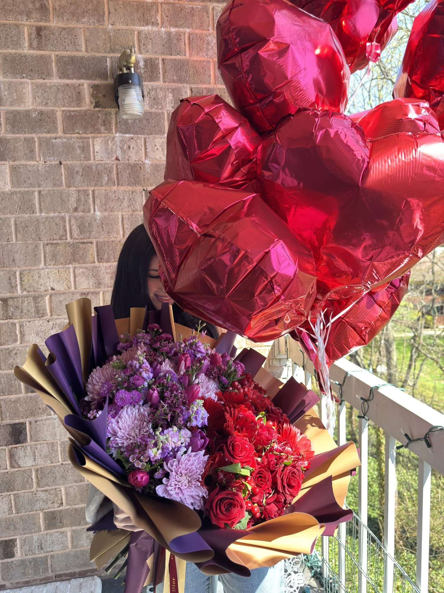lovetoyourstep-flower-bouquet-red-heart-balloons.jpg
