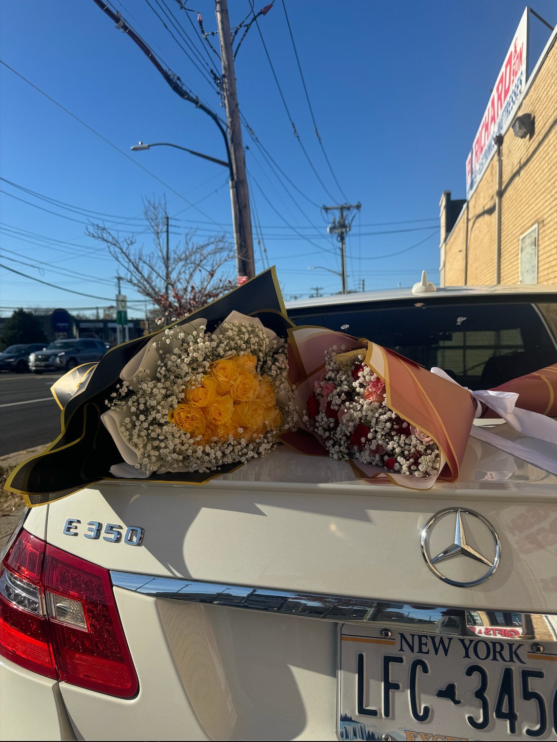 lovetoyourstep-wrapped-flower-bouquets-white-car.jpg