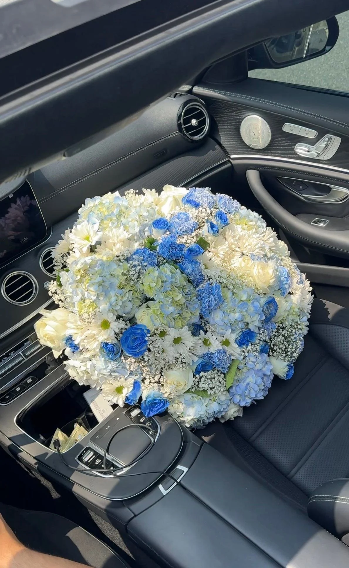 lovetoyourstep-blue-white-flower-bouquet-car-seat.jpg