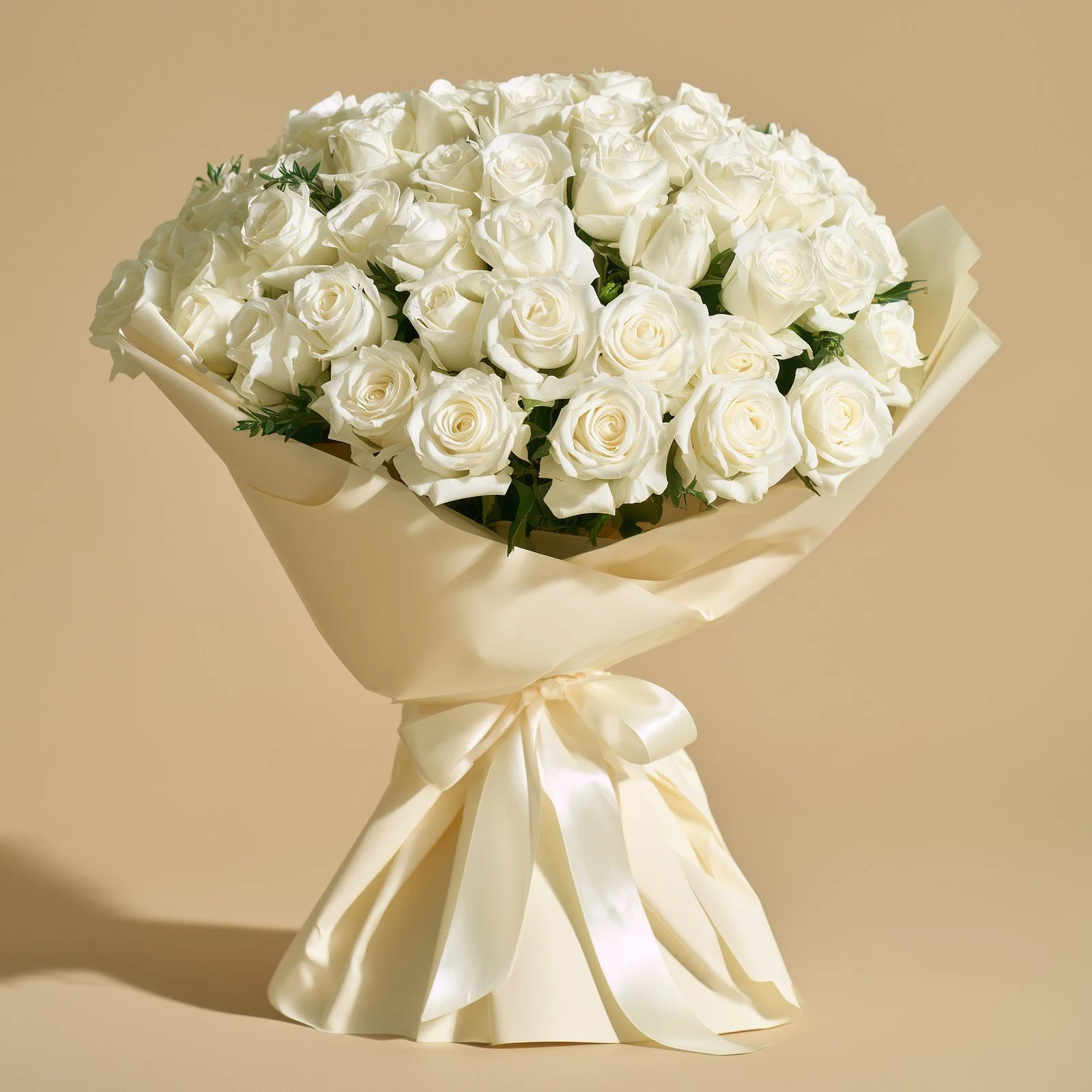 50-white-roses-bouquet-04.jpg