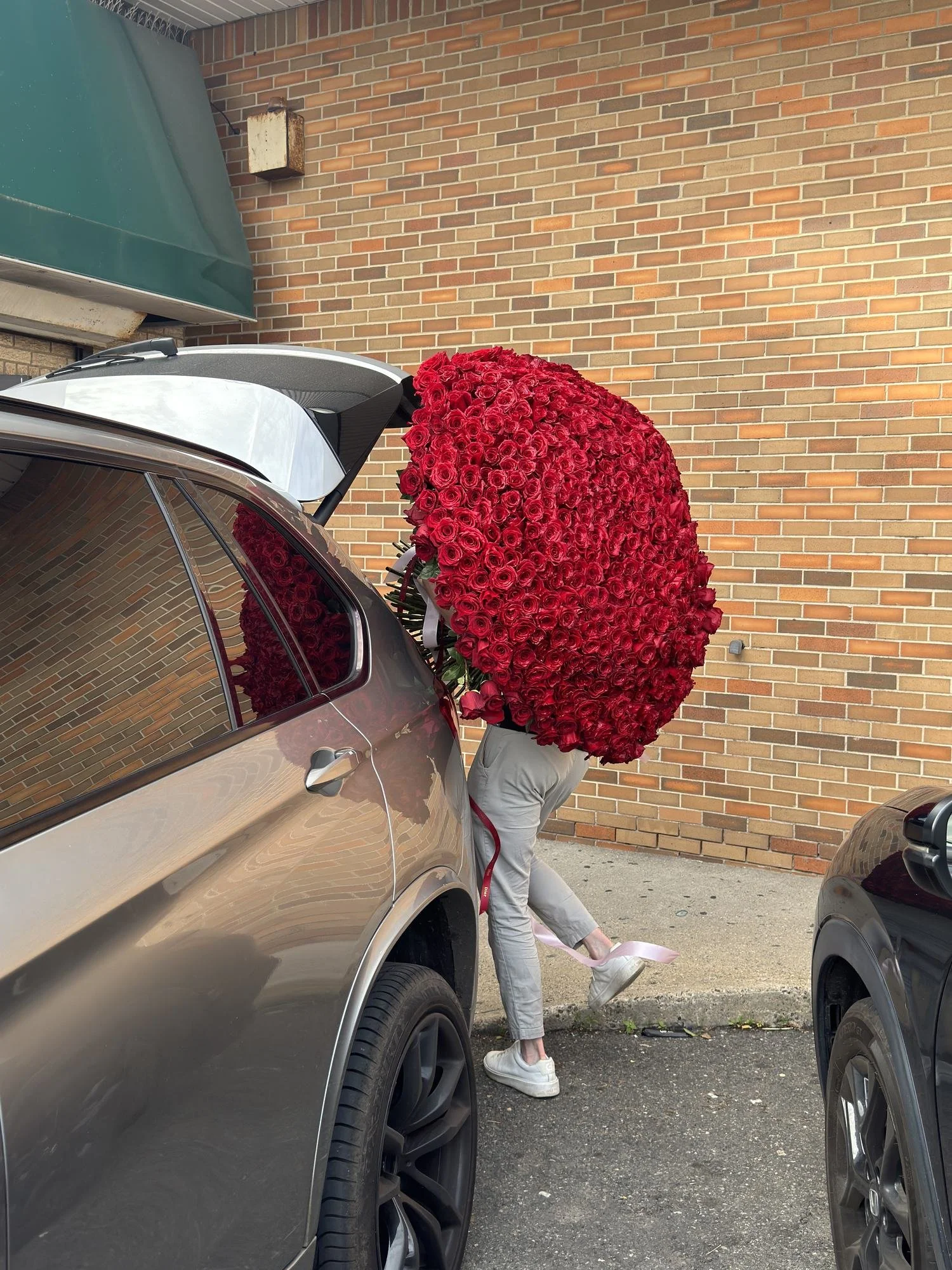 lovetoyourstep-oversized-red-rose-bouquet-outdoors.jpg
