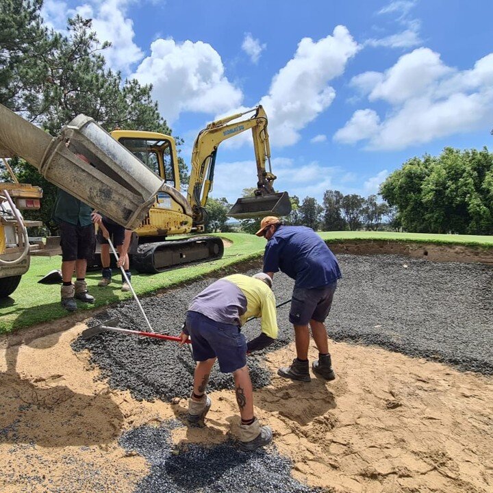 Another six Capillary Bunkers were completed in-house at ⛳Mackay Golf Club Inc., Queensland, Australia. Brilliant job by Superintendent Shane Phillips and his maintenance crew.

@capillaryconcrete