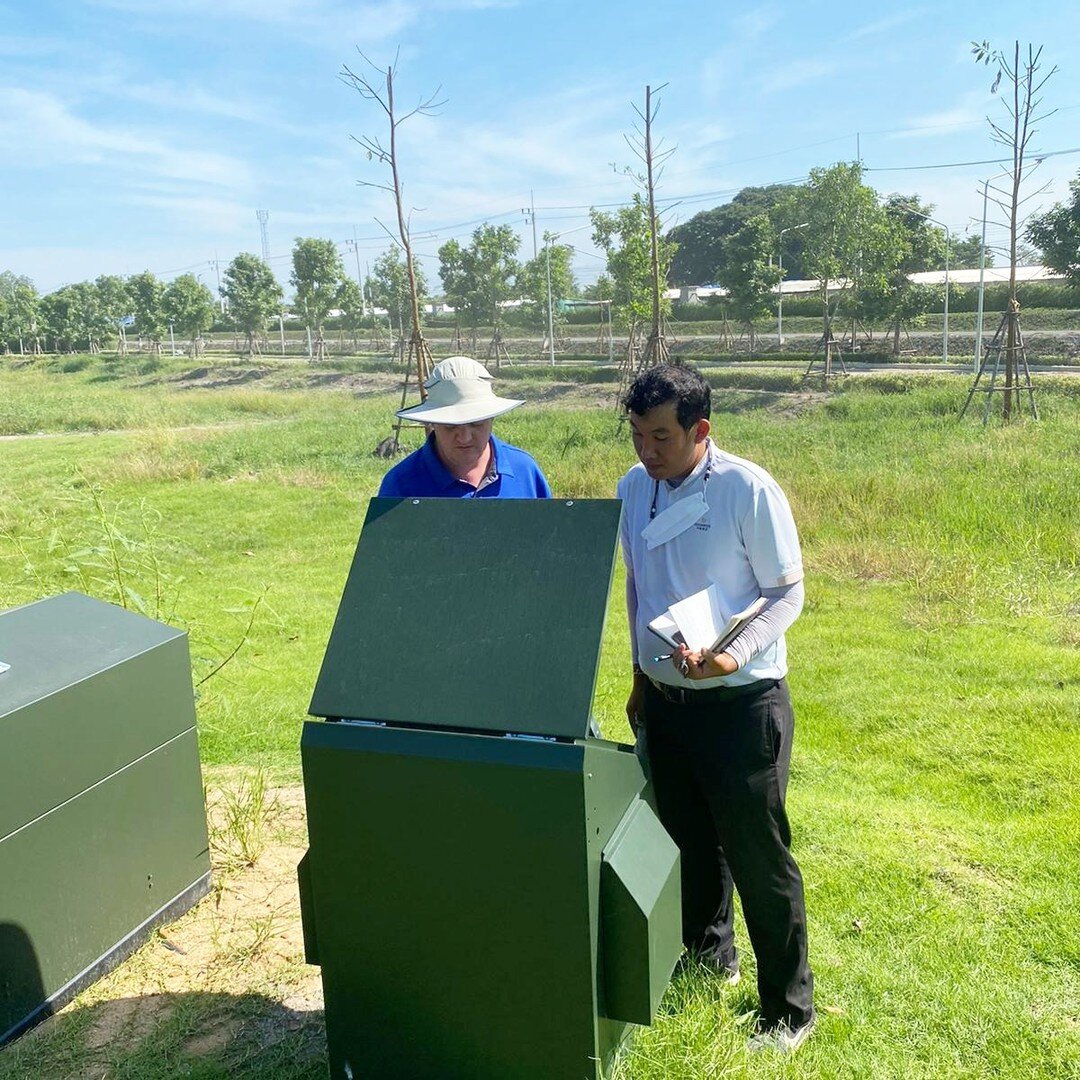 Khun Apiwat at the new Wentworth golf club in Bangkok receiving training from Centaur&rsquo;s Bryan Littlejohn.
This SubAir system is the very first of its kind in Thailand.