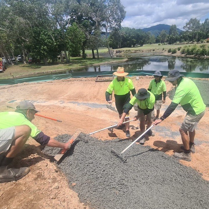 The first Capillary Bunker installed today at Cairns Golf Club in Queensland, Australia. Covers on over the weekend and Monday we commence the EcoBunker installation. 
Thank you Tim Hoskinson and team. Your passion is unrivalled!