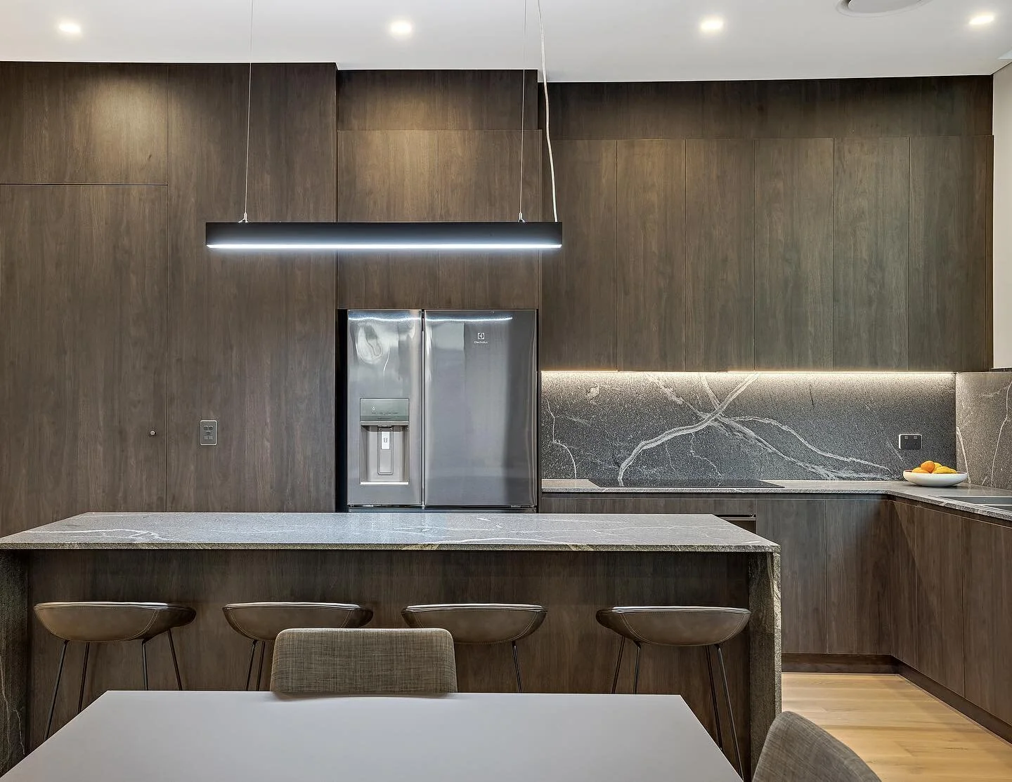 A rough luxe &amp; sophisticated look.. 

Franklin&rsquo;s kitchen features Perugian Walnut Polytec, perfectly complimented with Granite benches, accompanied with top quality appliances.