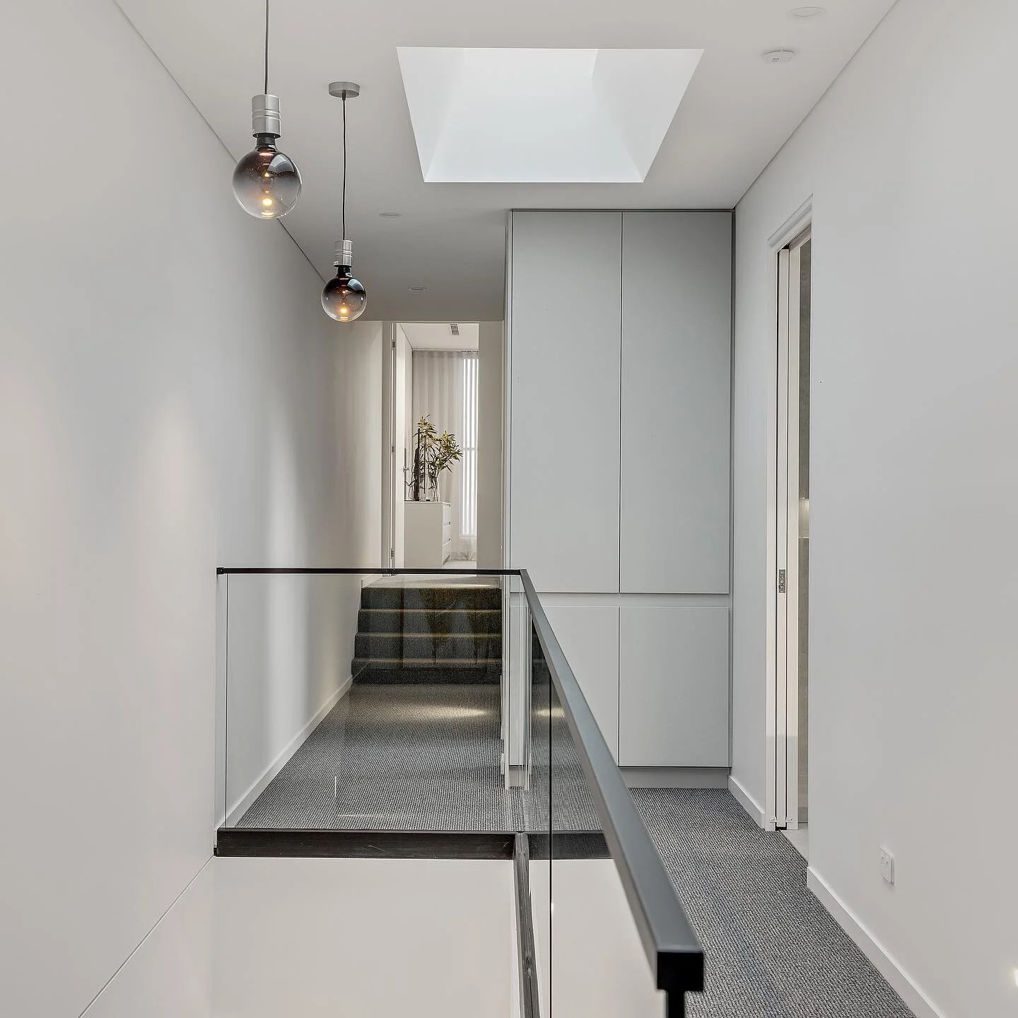 Modern &amp; minimalist..

Characterised by simplicity, bare essentials &amp; monochromatic colours.. let&rsquo;s take you to the second floor of Franklin Street.