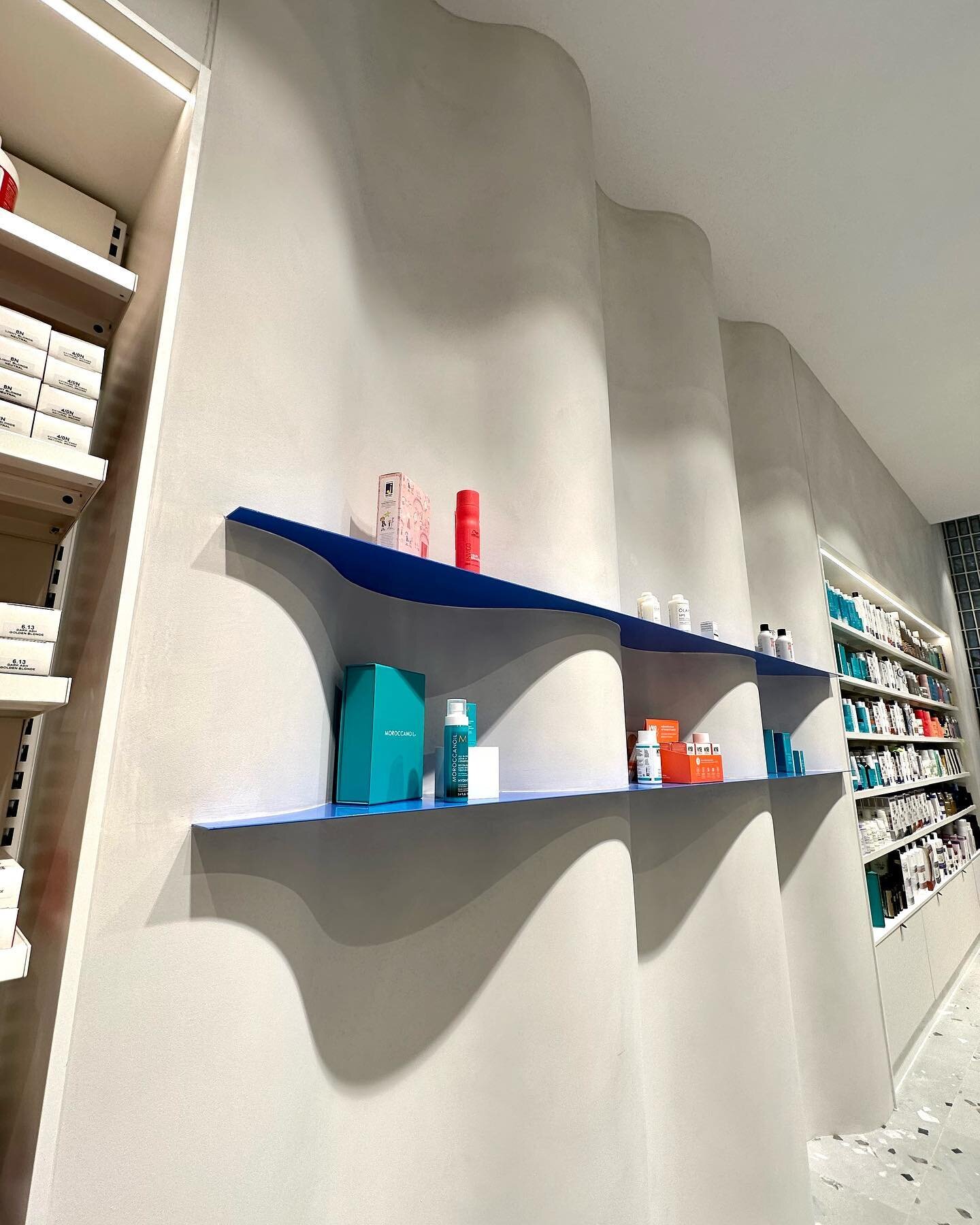 Wavy wall at the new Shampoo Shop&hellip;

#retaildesign #retaildesigner
#retaildesignperth #retaildesignerperth
#interiordesign #interiordesigner
#interiordesignerperth
#shopfitout