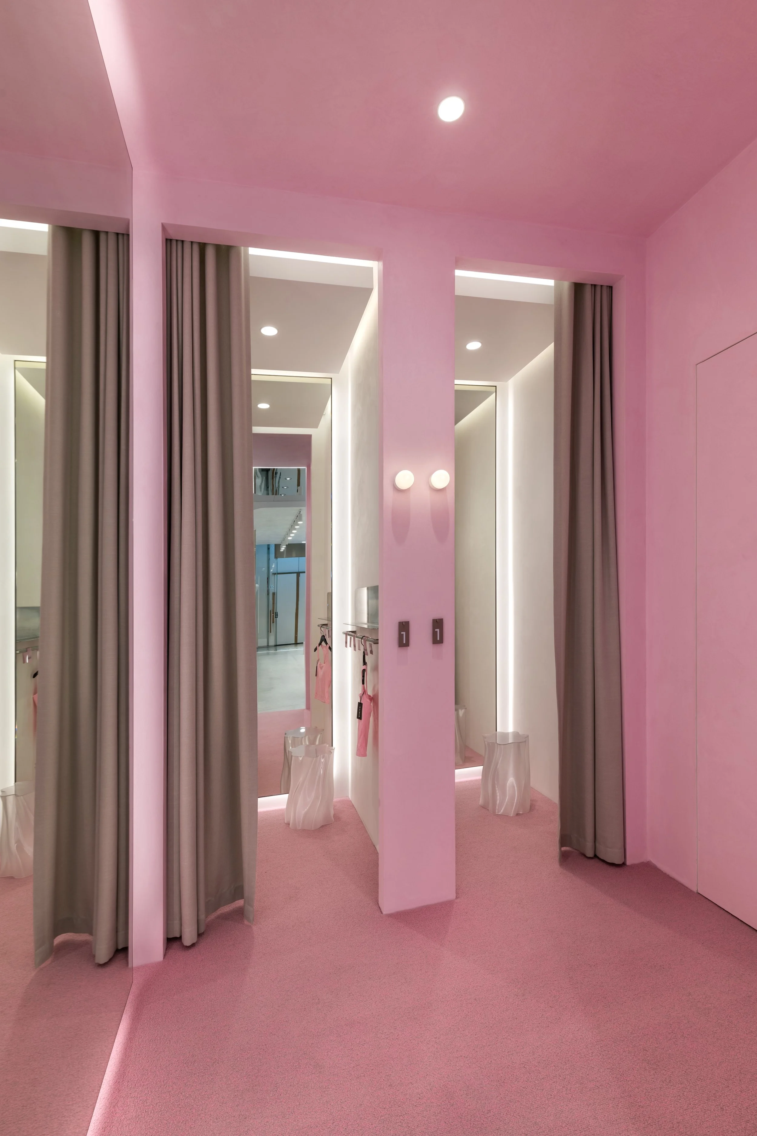 Kikiva_Urbani Design_fitting room_1